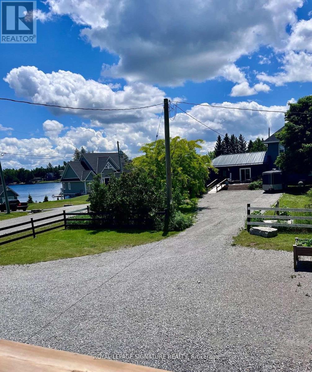 31 Blue Bay Lane, Kawartha Lakes (Fenelon), Ontario  K0M 1N0 - Photo 38 - X12441604