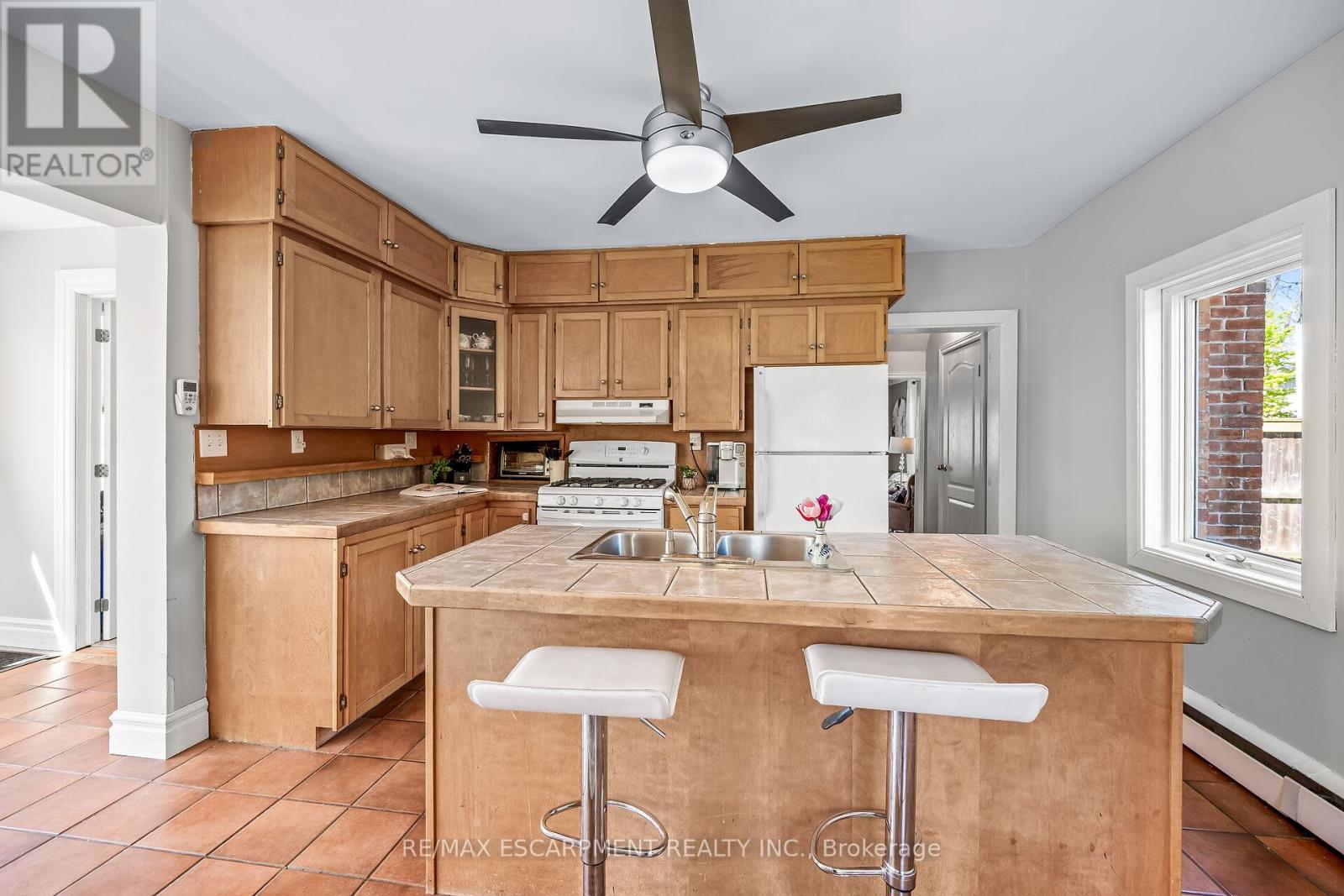 22 Tolhurst Avenue, Brant, Ontario  N0E 1N0 - Photo 15 - X12441610