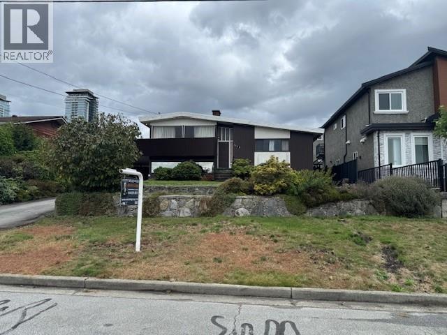 1115 Madore Avenue, Coquitlam, British Columbia  V3K 3C1 - Photo 1 - R3052827