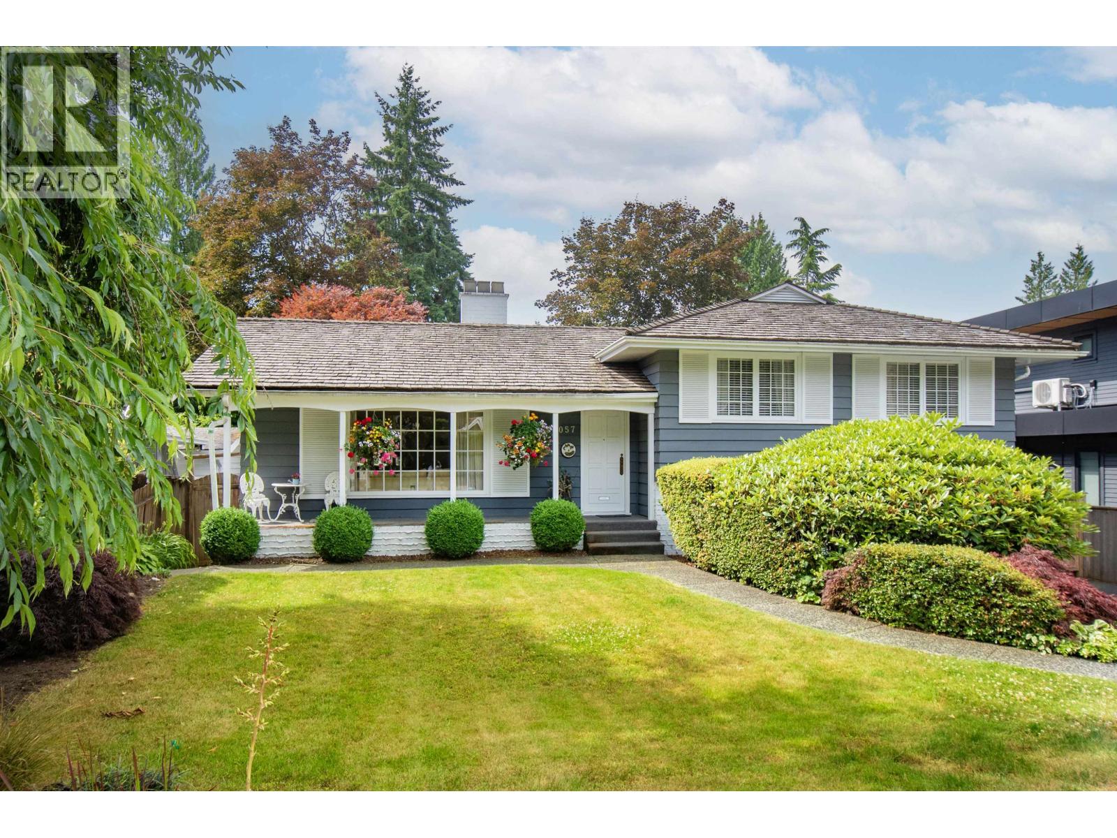 1057 MONTROYAL BOULEVARD, North Vancouver, British Columbia