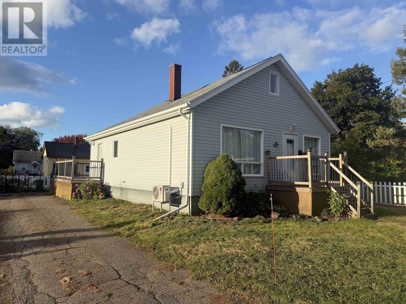 186 Rogers Avenue, Summerside, Prince Edward Island  C1N 1Z8 - Photo 1 - 202524948