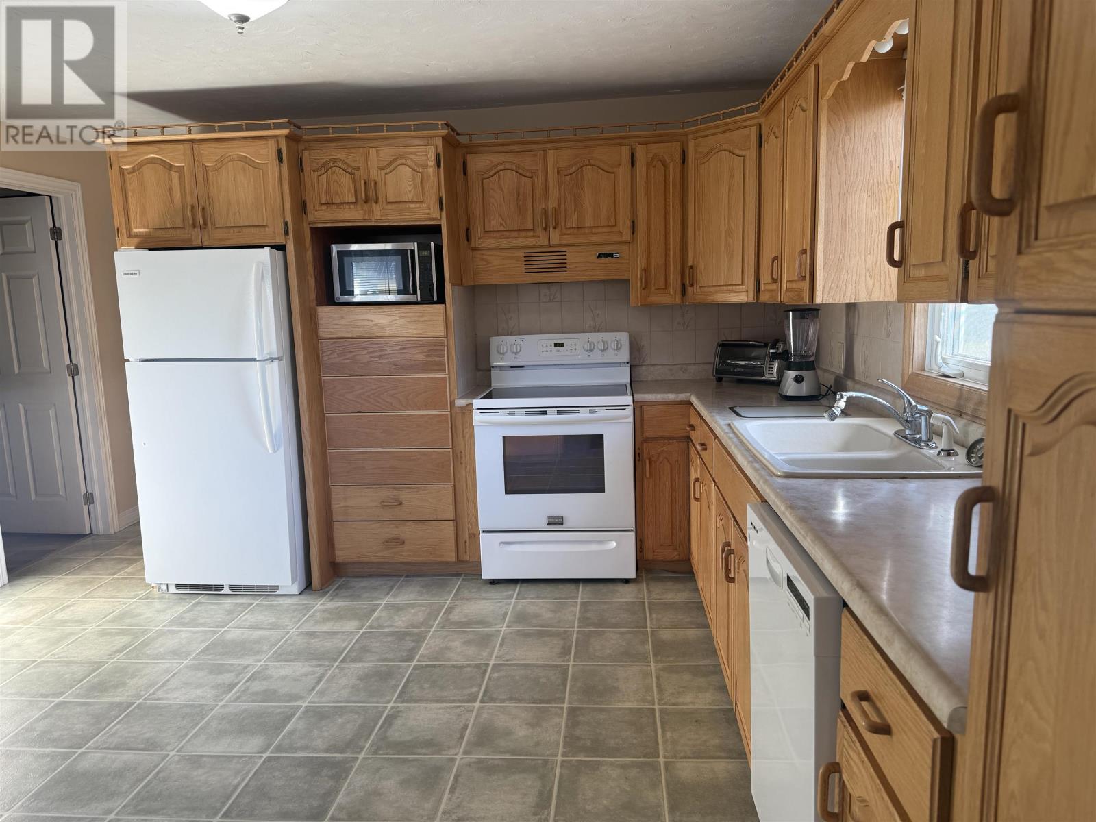 186 Rogers Avenue, Summerside, Prince Edward Island  C1N 1Z8 - Photo 4 - 202524948