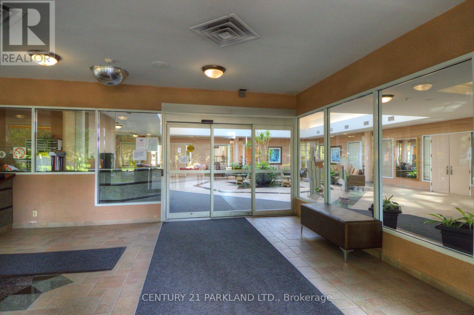 207 - 5 Concorde Place, Toronto, Ontario  M3C 3M8 - Photo 2 - C12441627