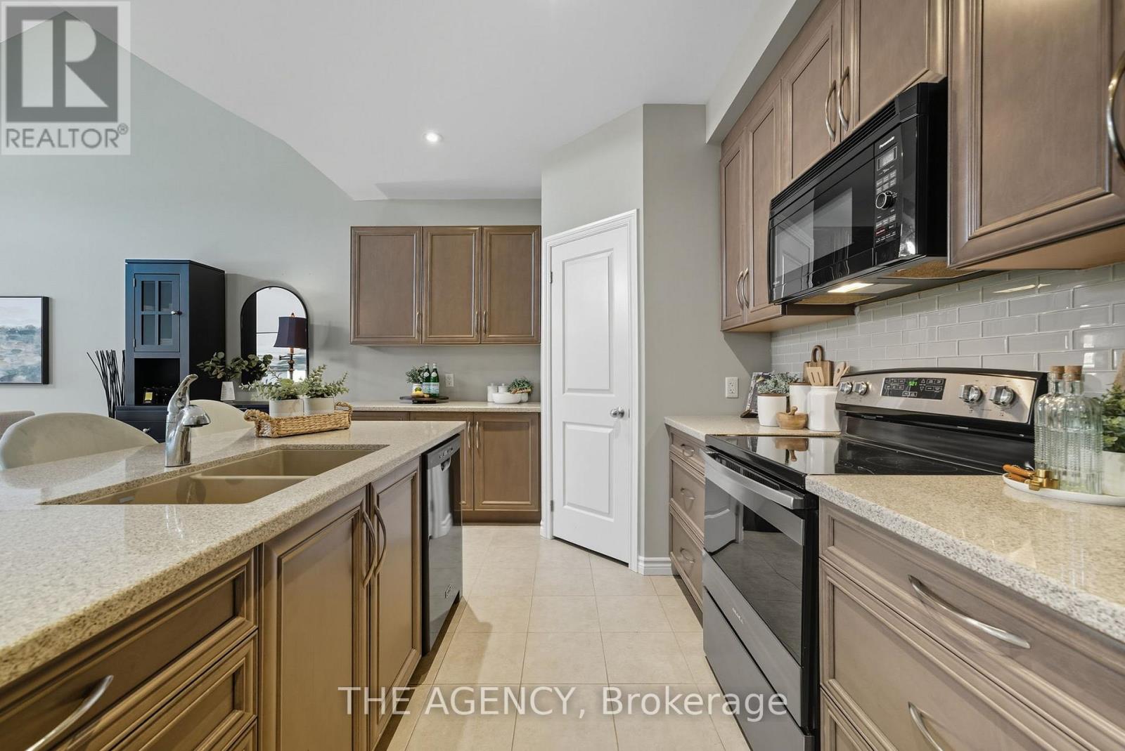15 Carl Raby Street, Clarington, Ontario  L1C 3K7 - Photo 9 - E12441628