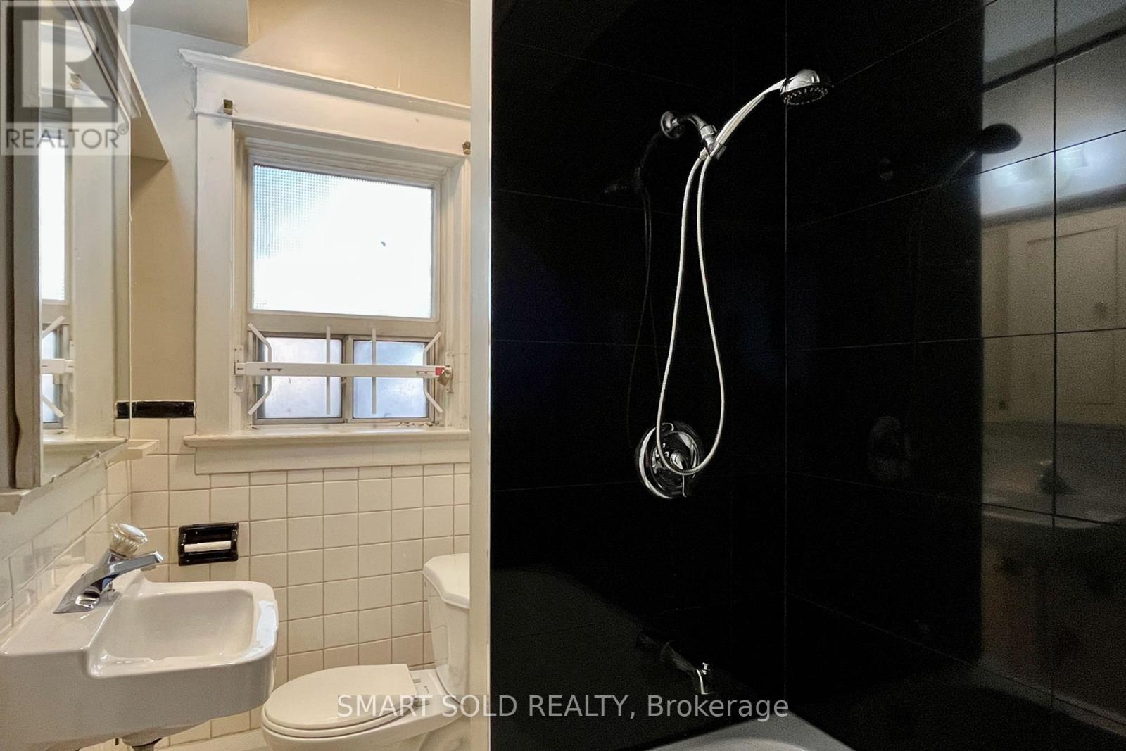 775 Woodbine Avenue, Toronto, Ontario  M4E 2J5 - Photo 10 - E12441638