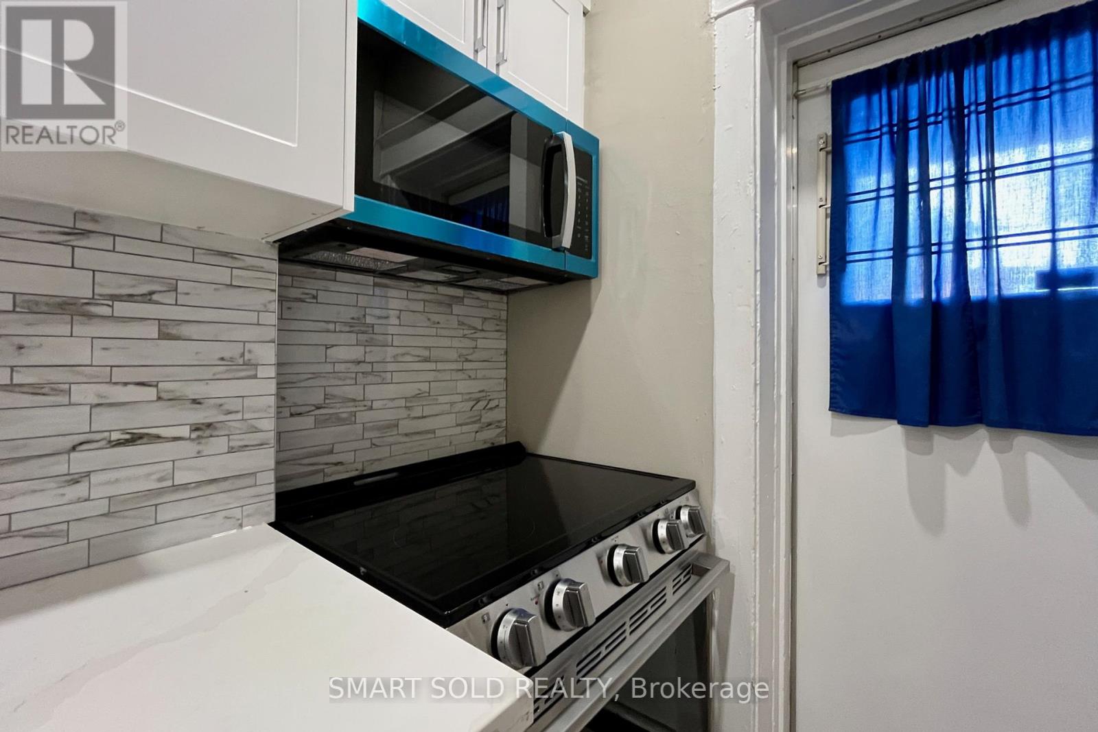 775 Woodbine Avenue, Toronto, Ontario  M4E 2J5 - Photo 2 - E12441638