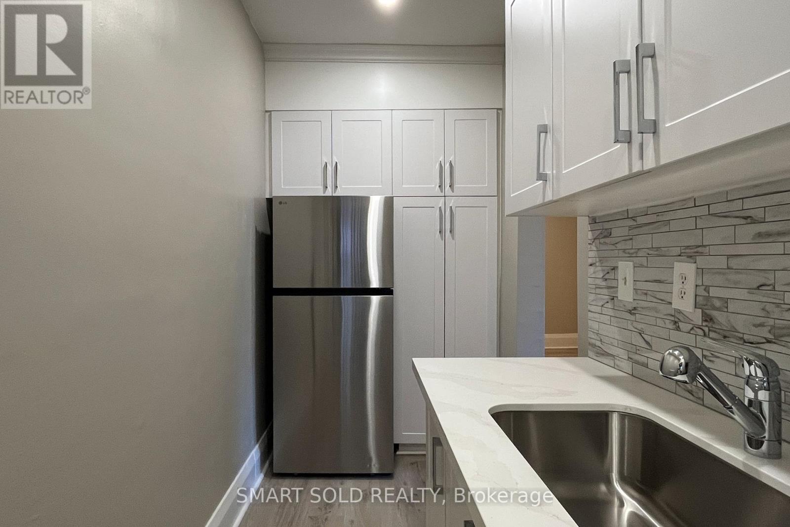 775 Woodbine Avenue, Toronto, Ontario  M4E 2J5 - Photo 4 - E12441638