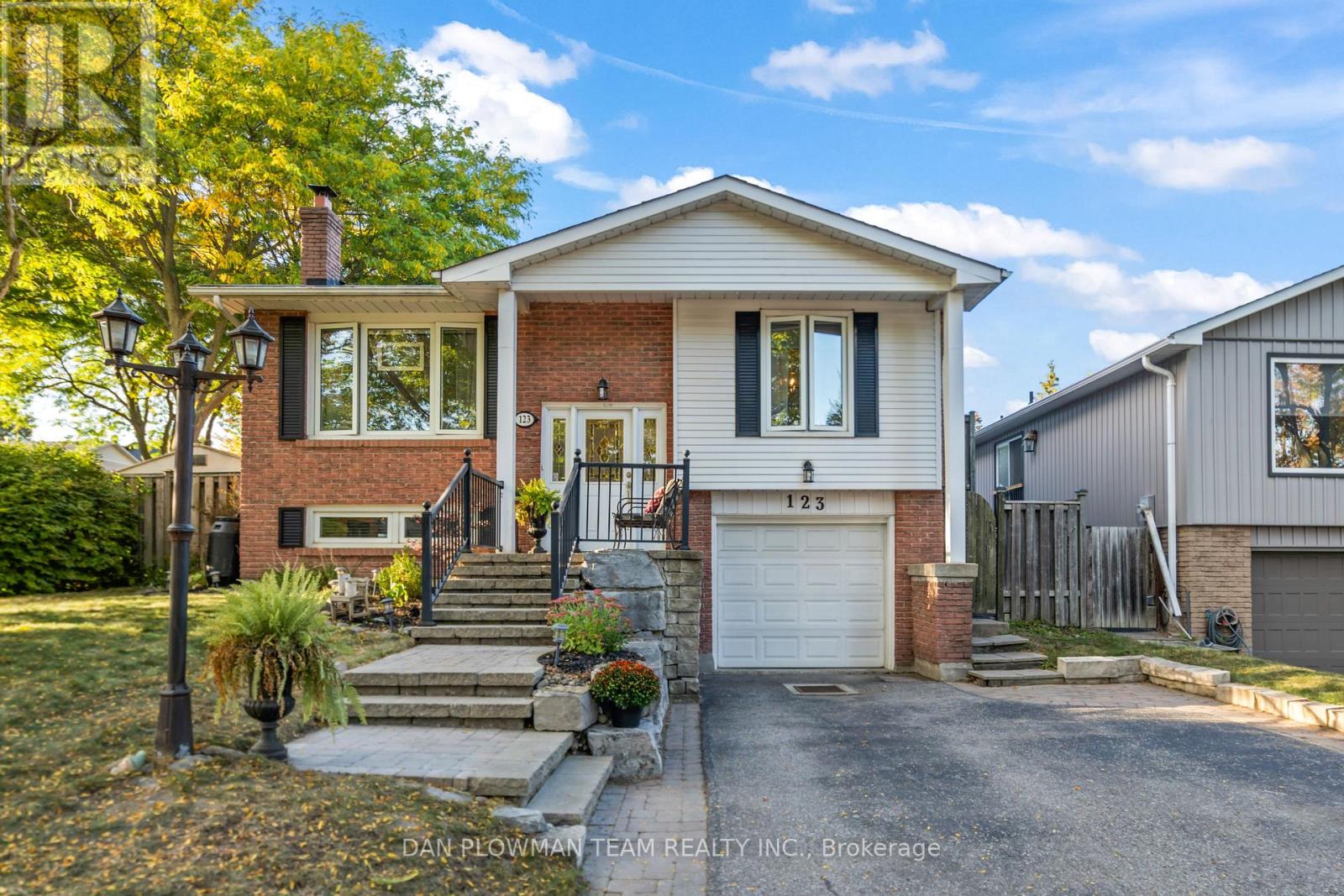 123 Guthrie Crescent, Whitby, Ontario  L1P 1A6 - Photo 2 - E12441649