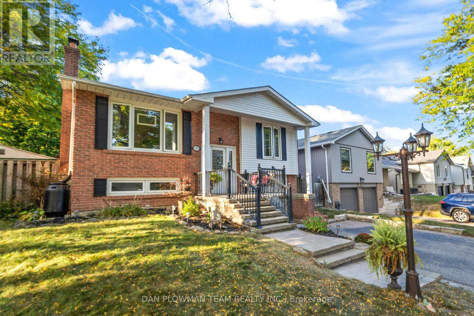 123 Guthrie Crescent, Whitby, Ontario  L1P 1A6 - Photo 3 - E12441649