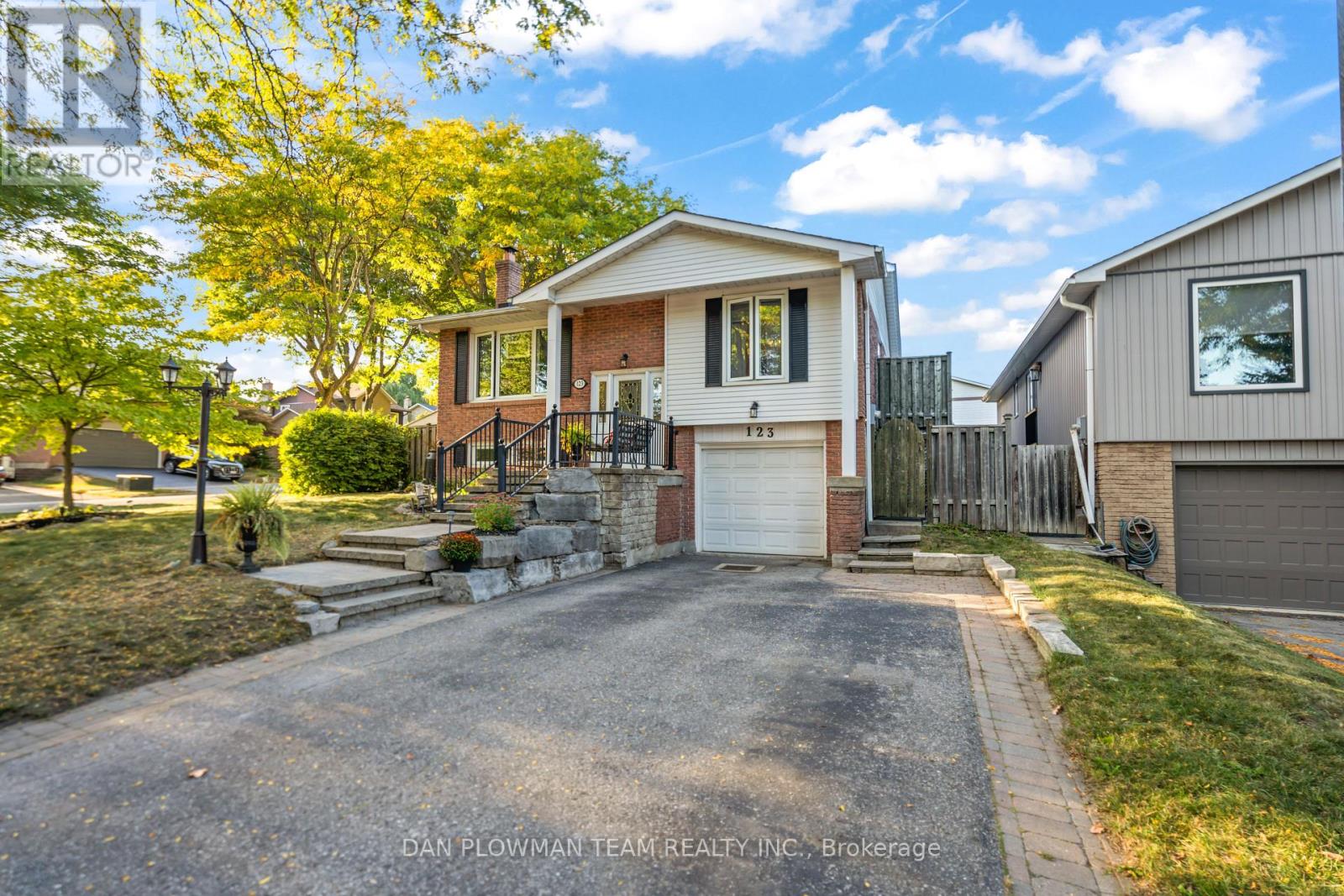 123 Guthrie Crescent, Whitby, Ontario  L1P 1A6 - Photo 4 - E12441649