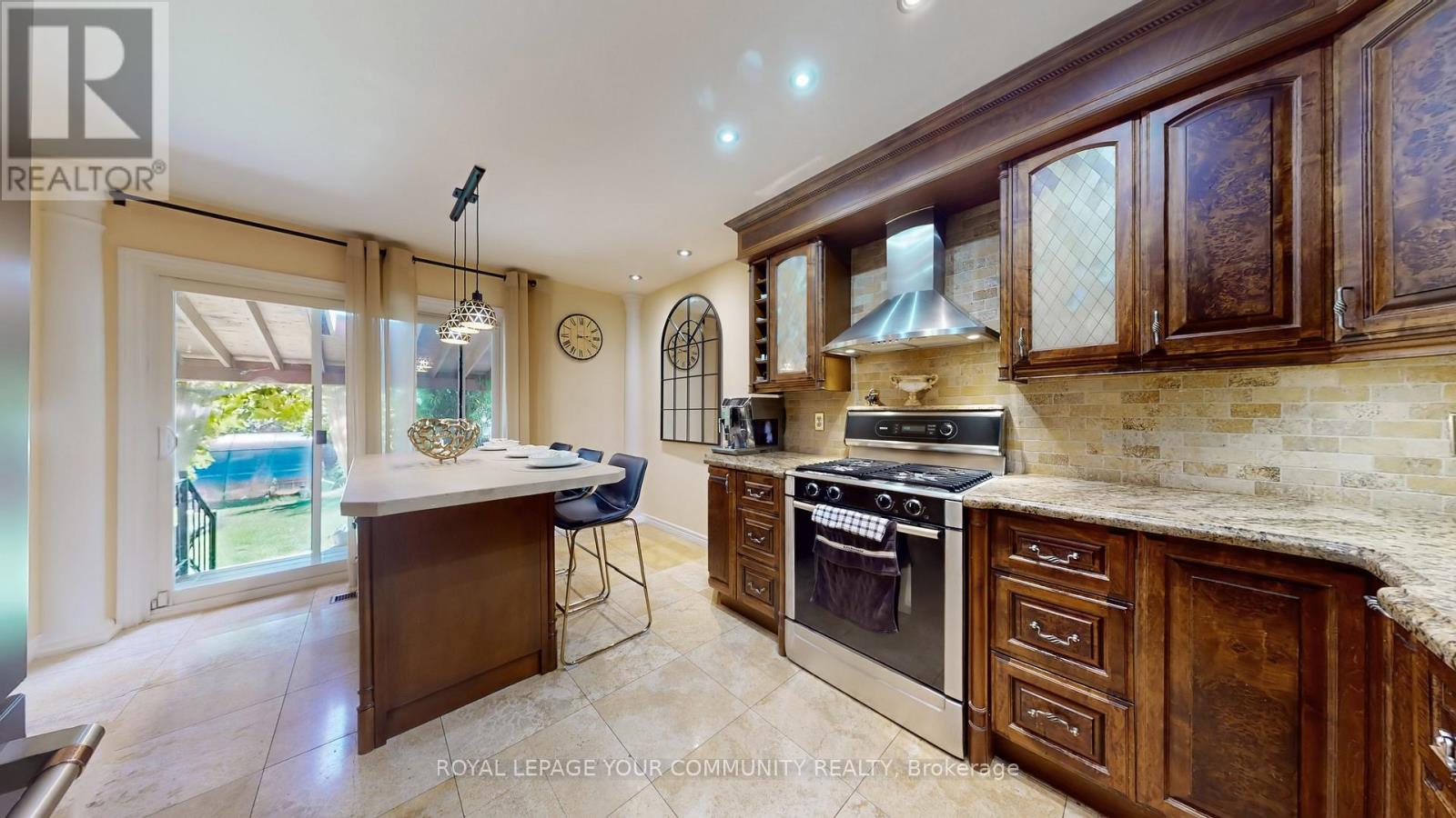 19 Roosevelt Drive, Richmond Hill, Ontario  L4C 6V1 - Photo 11 - N12441629