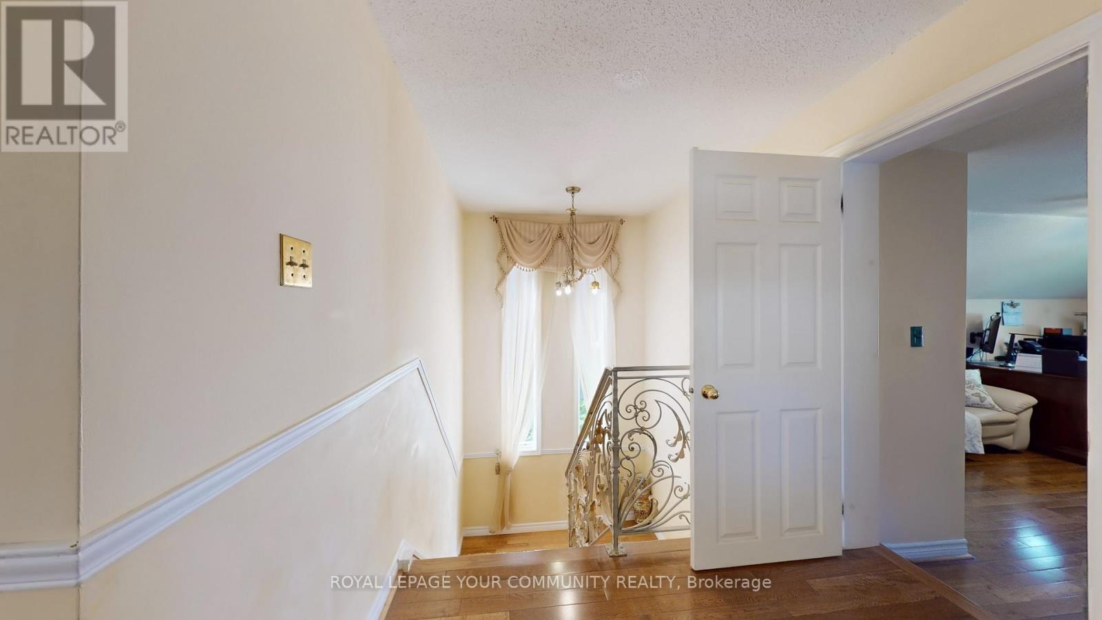 19 Roosevelt Drive, Richmond Hill, Ontario  L4C 6V1 - Photo 18 - N12441629