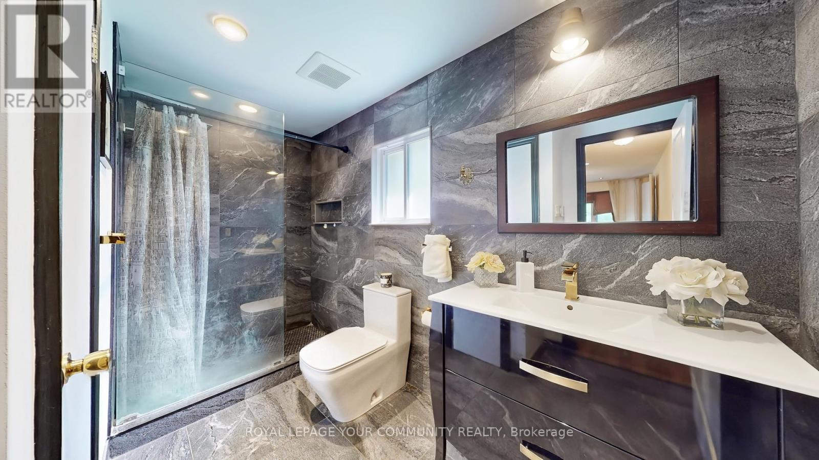 19 Roosevelt Drive, Richmond Hill, Ontario  L4C 6V1 - Photo 23 - N12441629