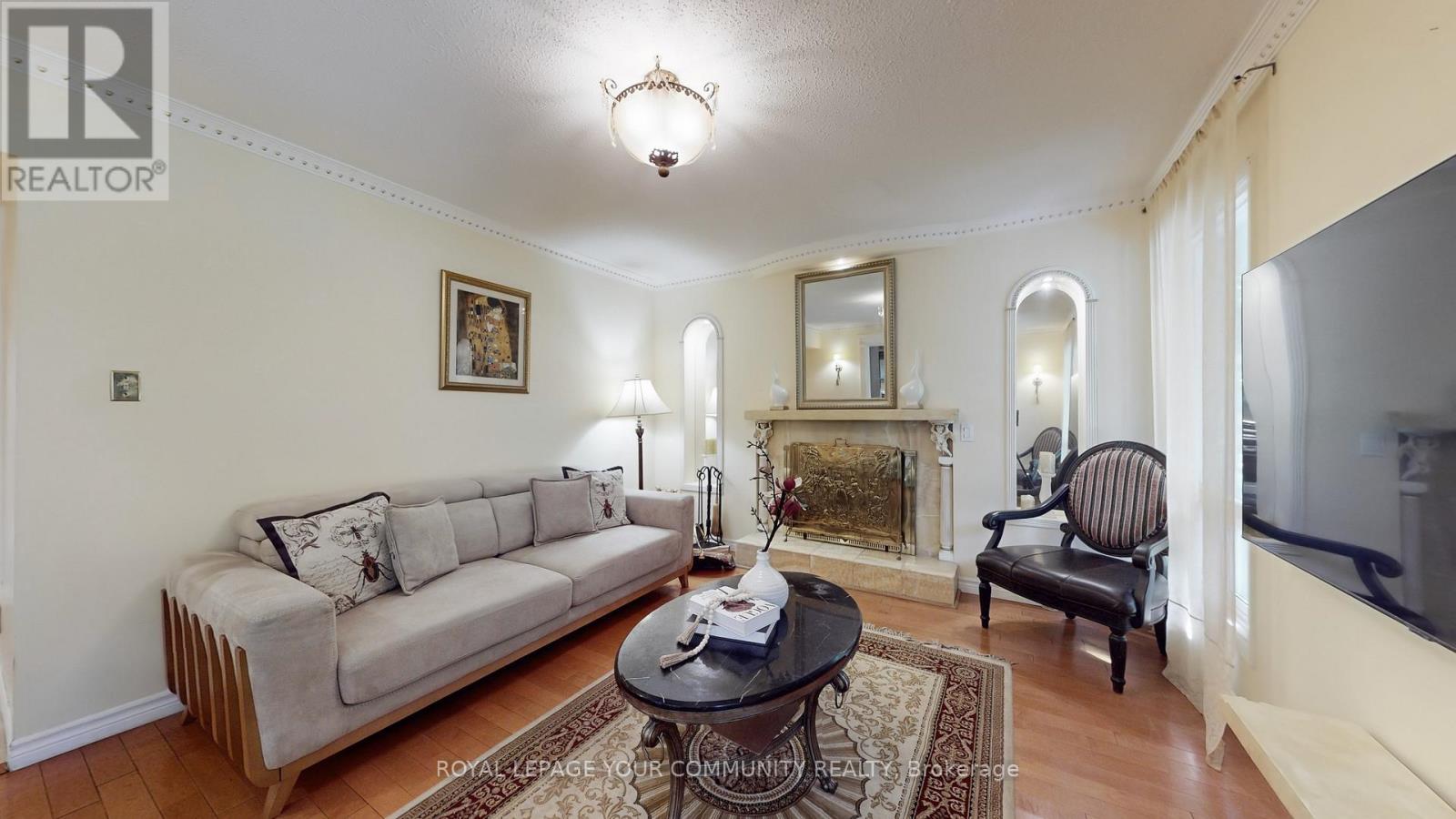 19 Roosevelt Drive, Richmond Hill, Ontario  L4C 6V1 - Photo 5 - N12441629