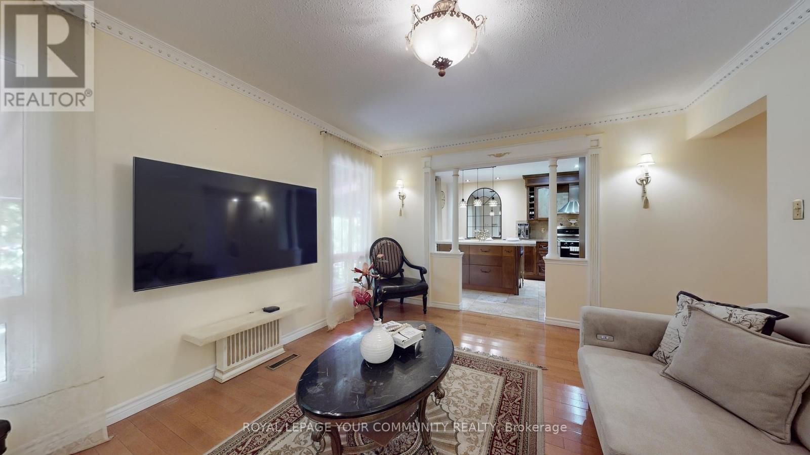 19 Roosevelt Drive, Richmond Hill, Ontario  L4C 6V1 - Photo 6 - N12441629