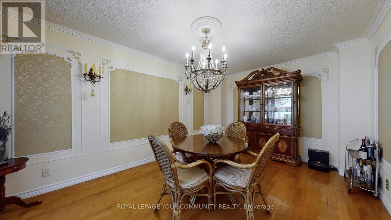 19 Roosevelt Drive, Richmond Hill, Ontario  L4C 6V1 - Photo 7 - N12441629
