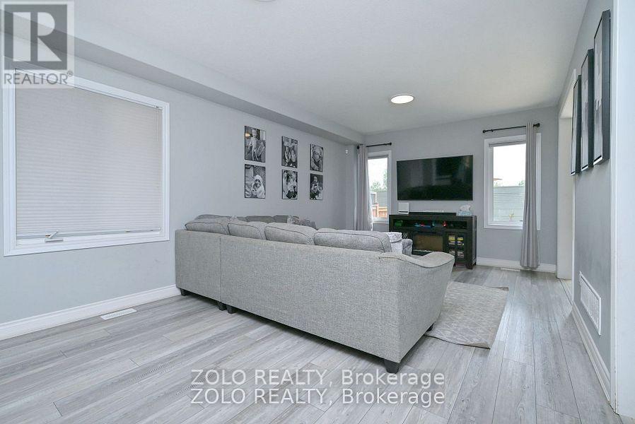 69 Walker Boulevard, New Tecumseth, Ontario  L9R 0N3 - Photo 4 - N12441637