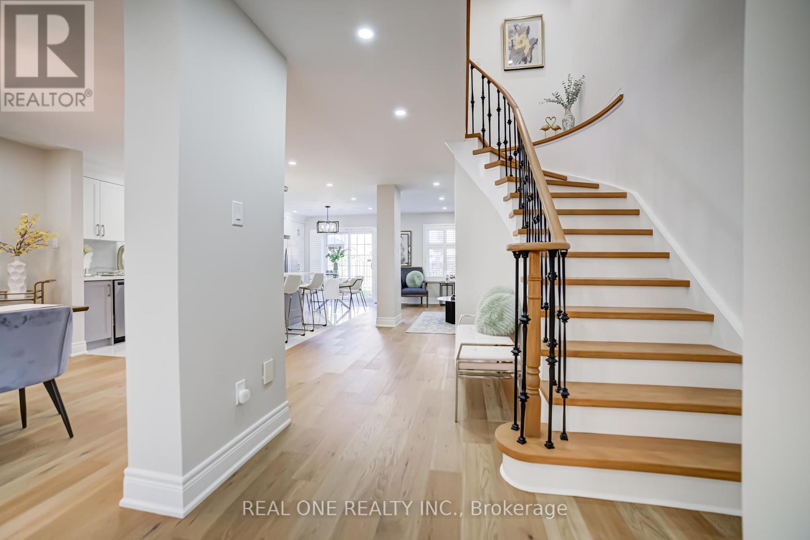 10 Squire Drive, Richmond Hill (Devonsleigh), Ontario  L4S 1C4 - Photo 3 - N12441657