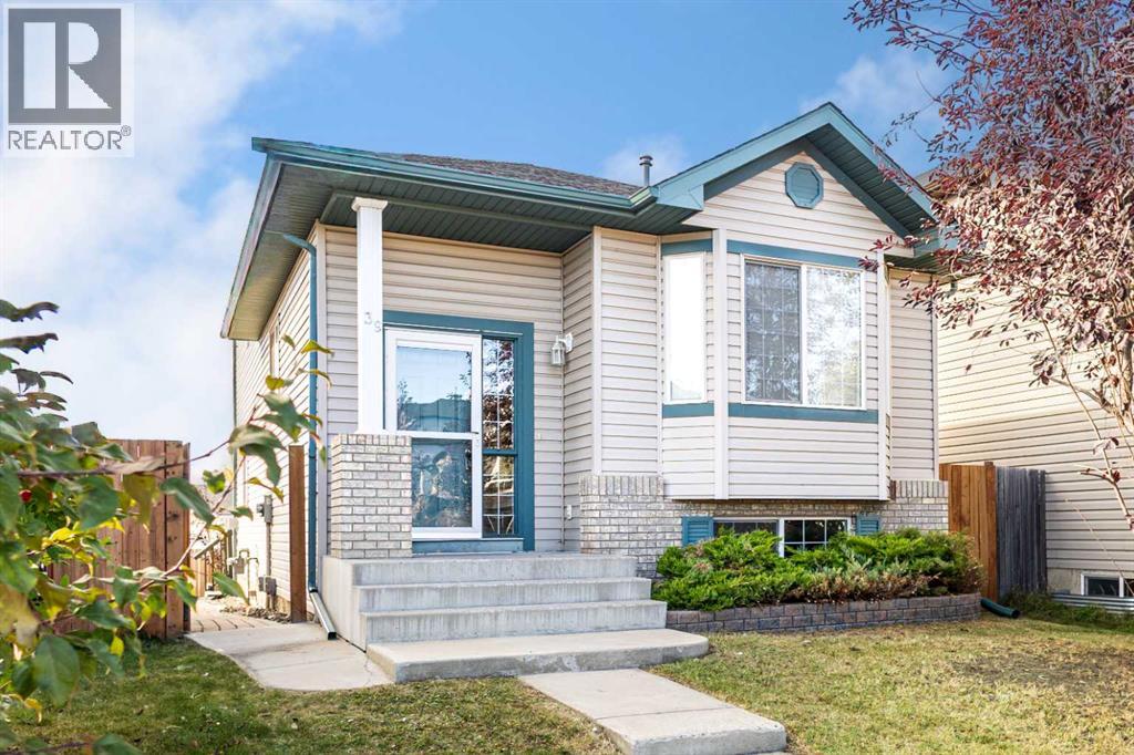 39 Saddlemont Manor Ne, Calgary, Alberta  T3J 4Z5 - Photo 1 - A2260865