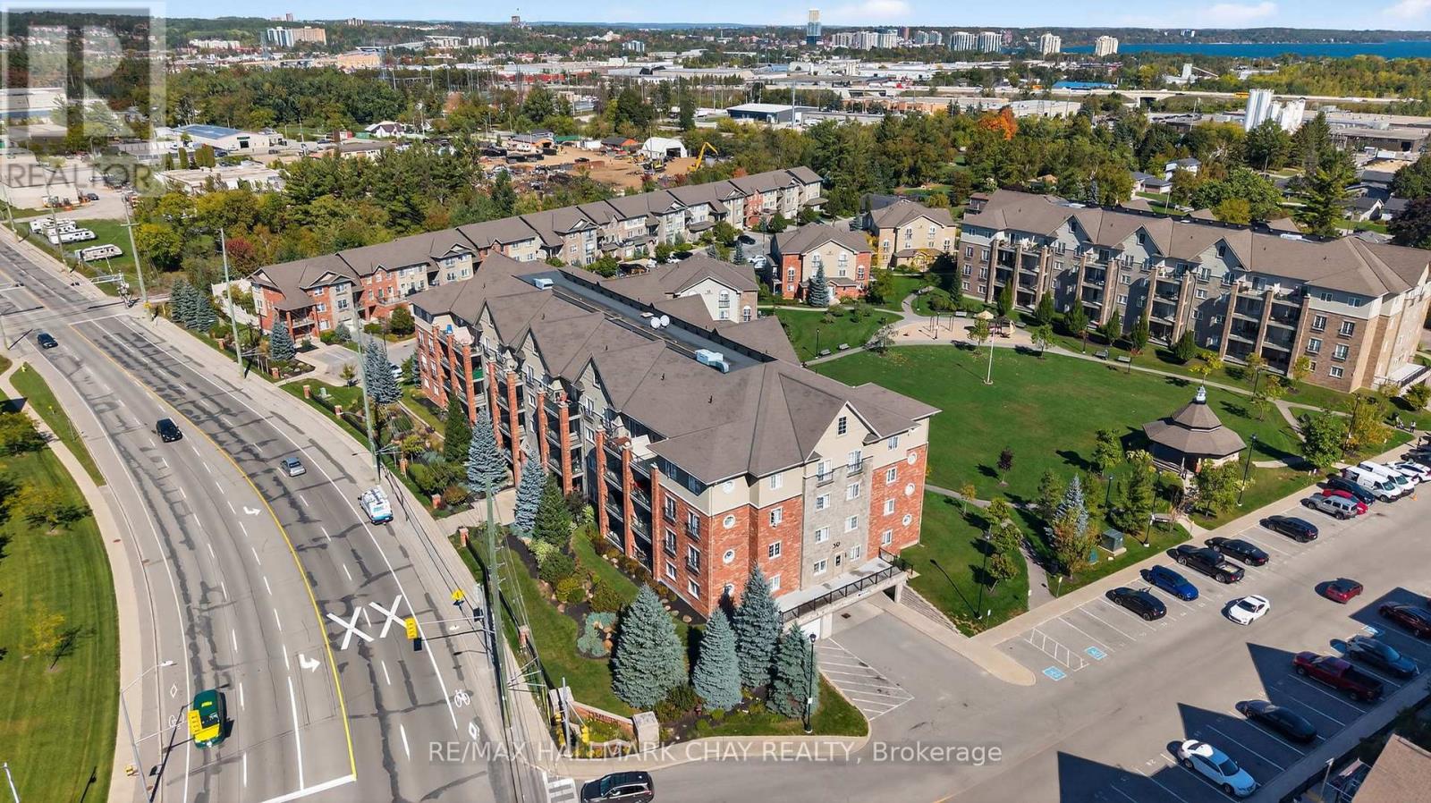 405 - 39 Ferndale Drive S, Barrie (Ardagh), Ontario  L4N 5T5 - Photo 2 - S12441636