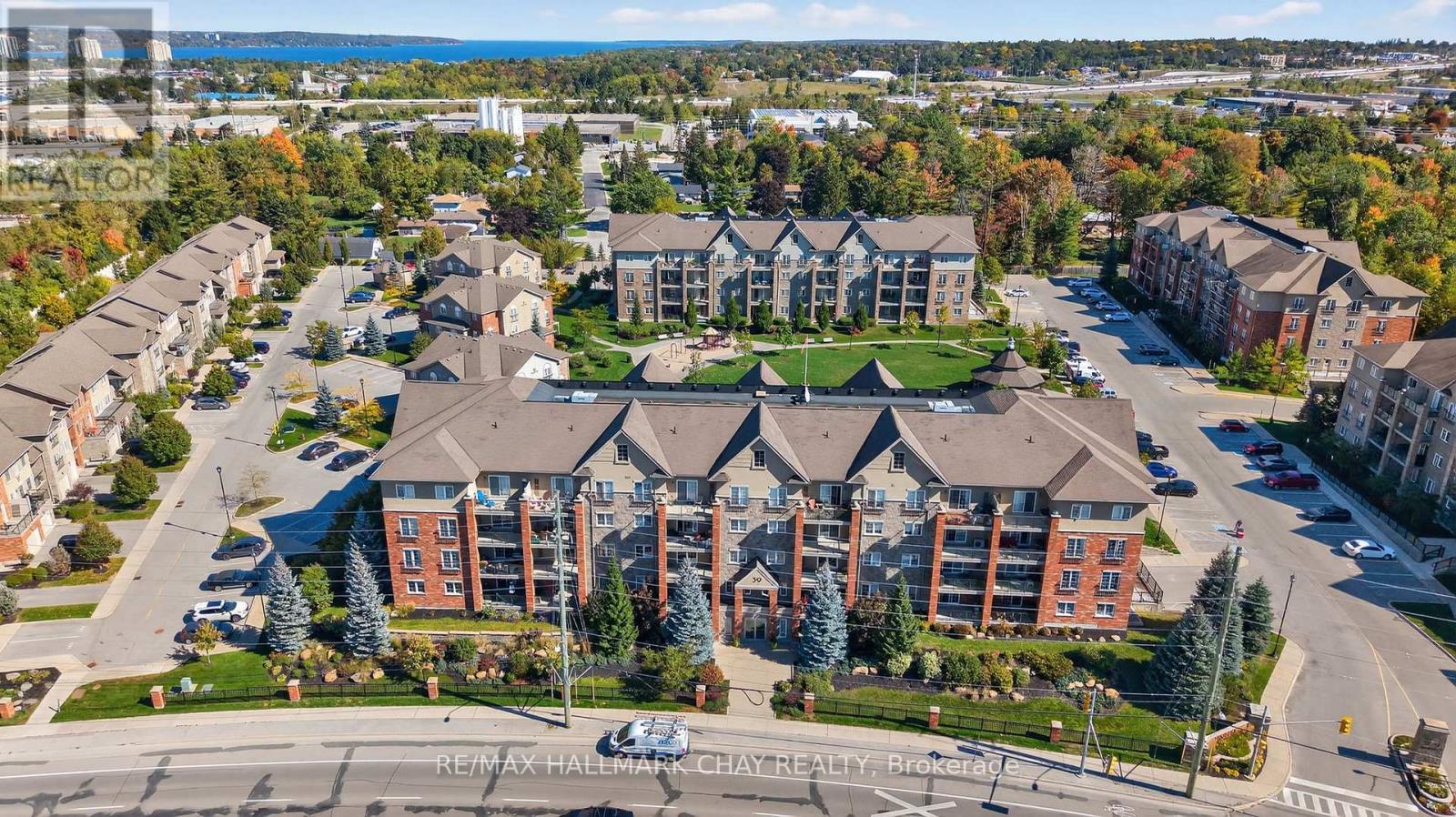 405 - 39 Ferndale Drive S, Barrie (Ardagh), Ontario  L4N 5T5 - Photo 3 - S12441636