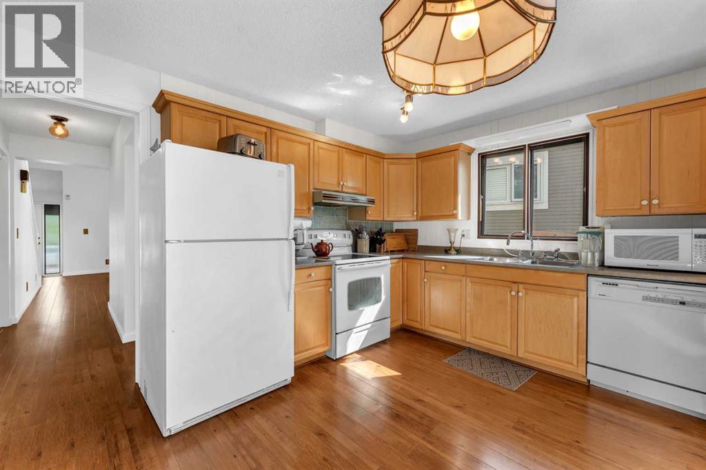31 Scenic Green Nw, Calgary, Alberta  T3L 1A1 - Photo 10 - A2253257