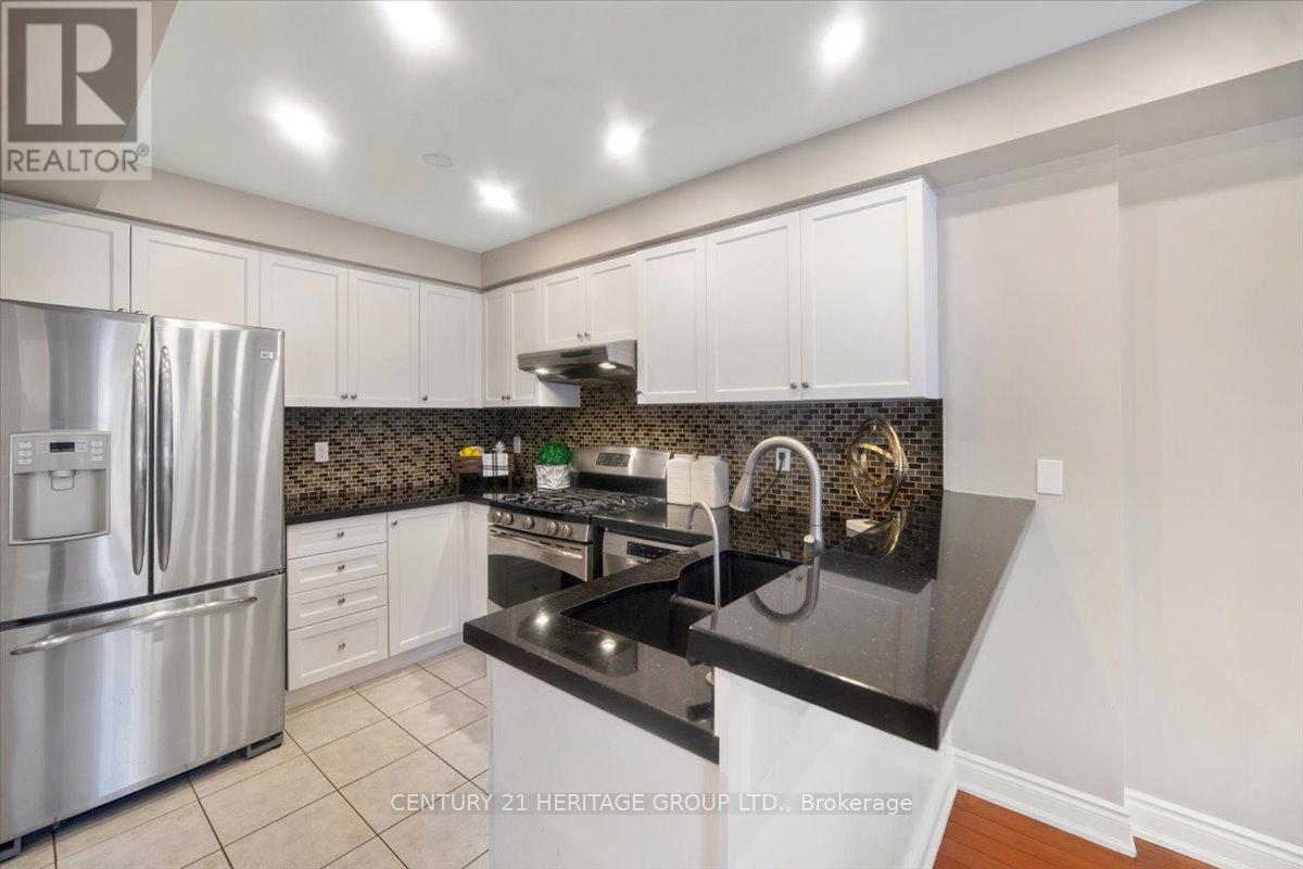 3954 Coachman Circle, Mississauga, Ontario  L5M 6R3 - Photo 7 - W12441621