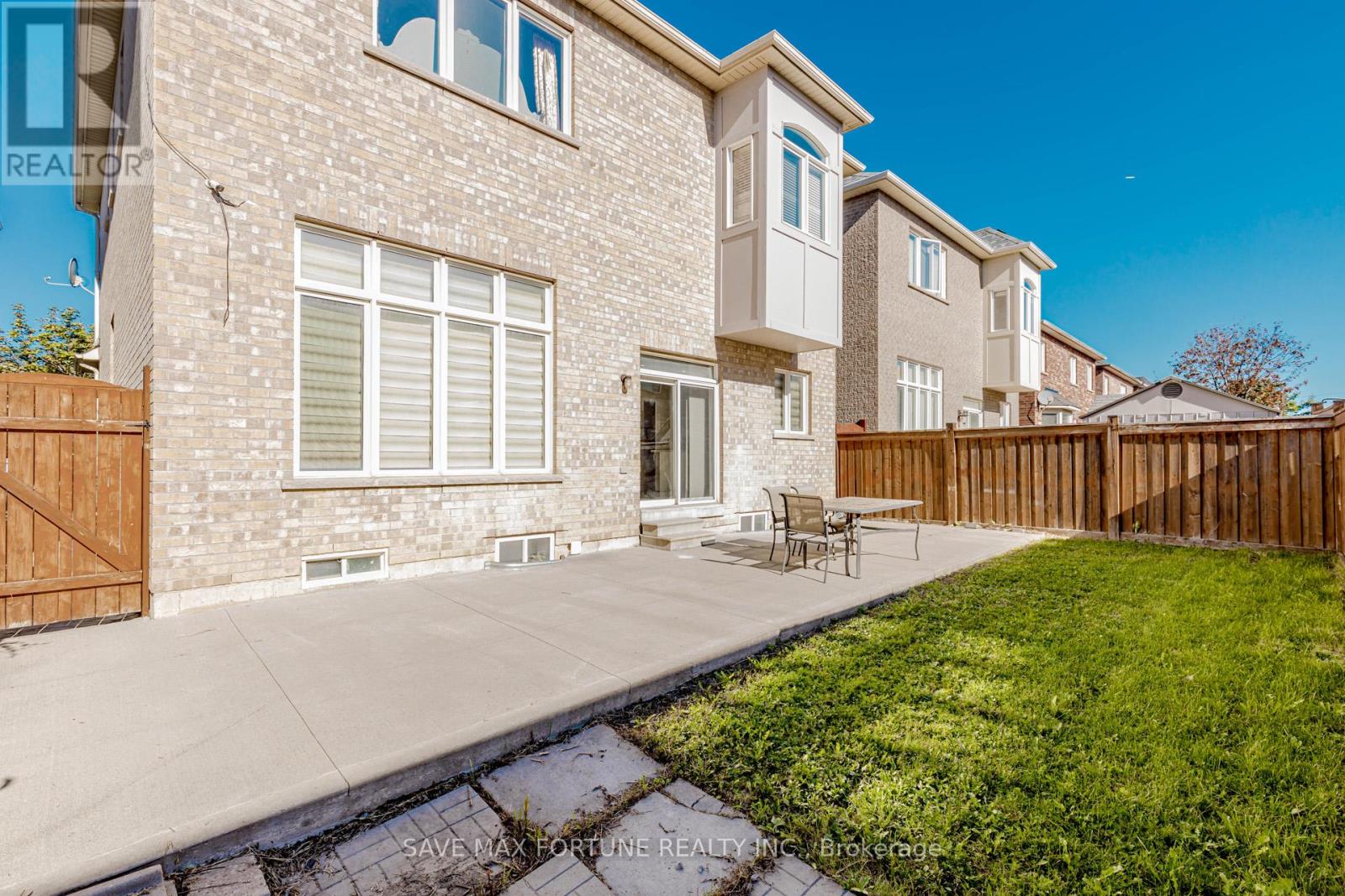 106 Watsonbrook Drive, Brampton (Sandringham-Wellington), Ontario  L6R 0R4 - Photo 4 - W12441625