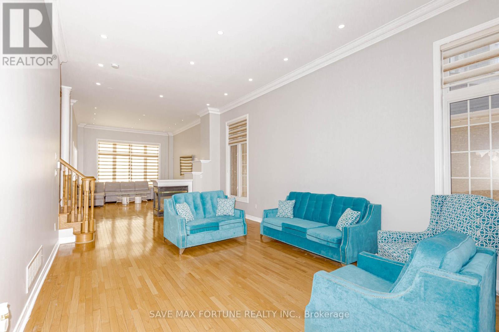 106 Watsonbrook Drive, Brampton (Sandringham-Wellington), Ontario  L6R 0R4 - Photo 8 - W12441625