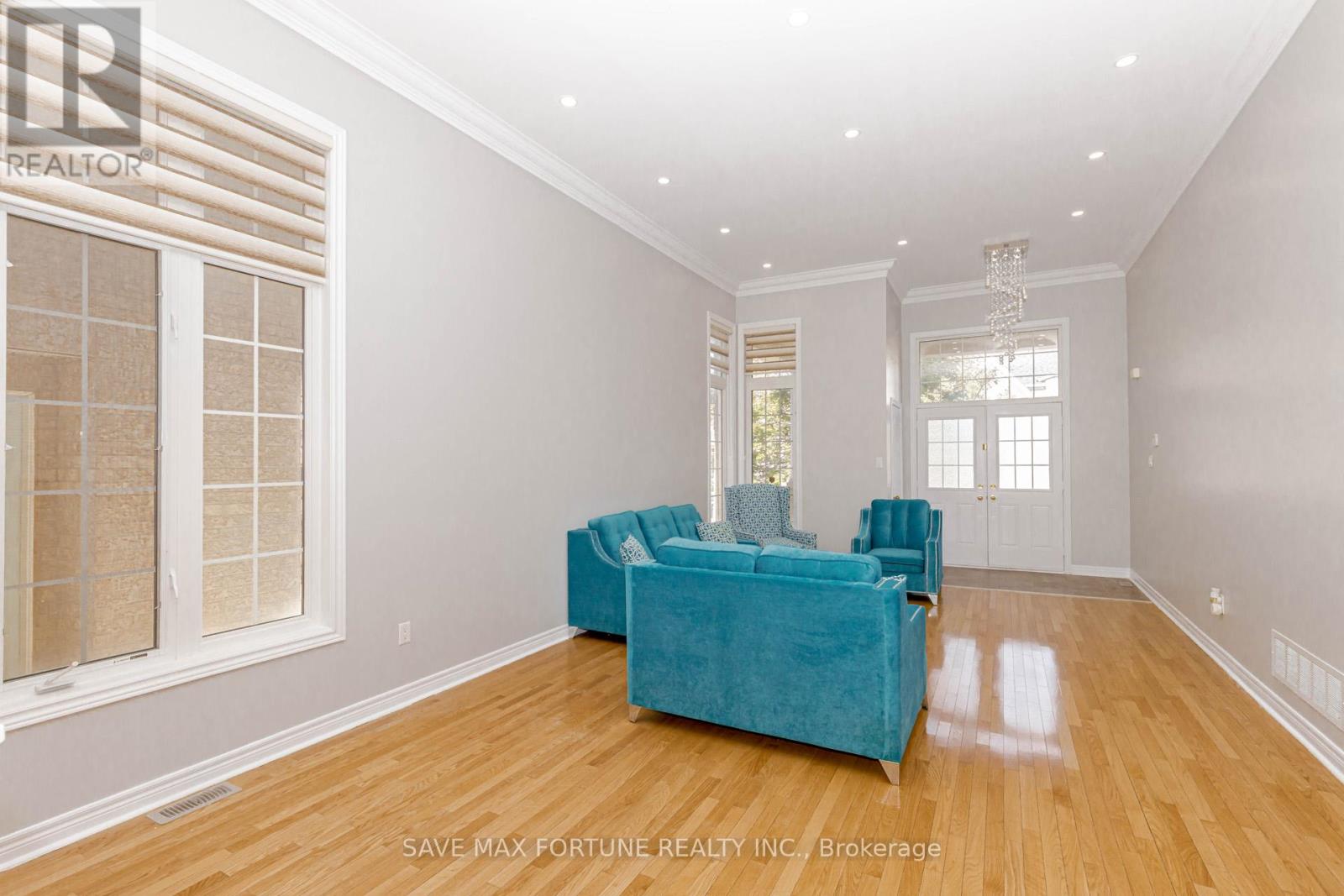 106 Watsonbrook Drive, Brampton (Sandringham-Wellington), Ontario  L6R 0R4 - Photo 9 - W12441625