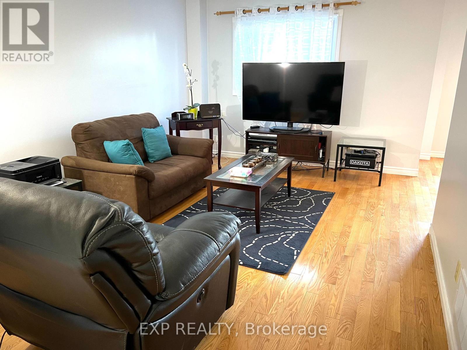 6074 Duford Drive, Mississauga (East Credit), Ontario  L5V 1A8 - Photo 10 - W12441642