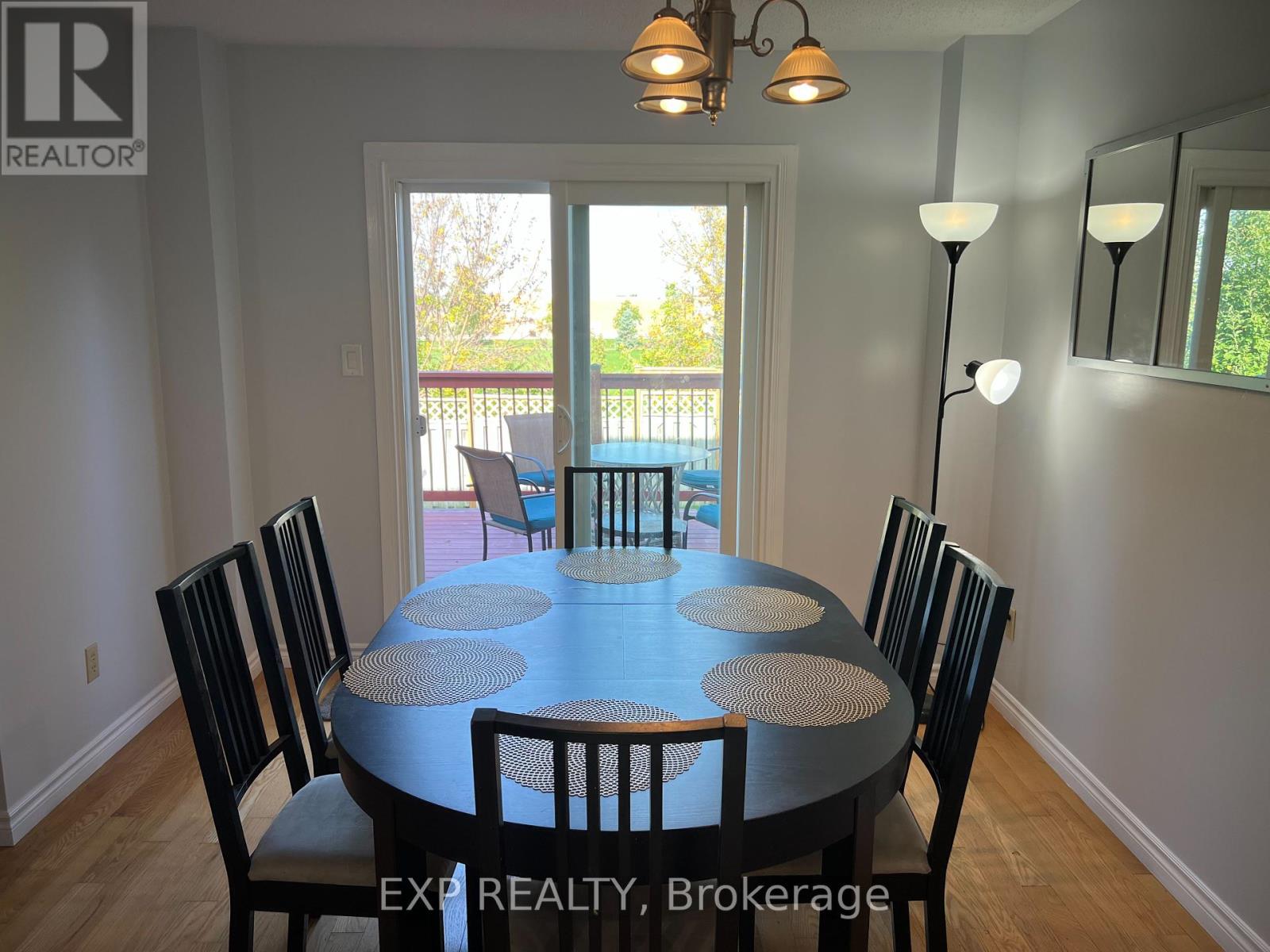 6074 Duford Drive, Mississauga (East Credit), Ontario  L5V 1A8 - Photo 11 - W12441642