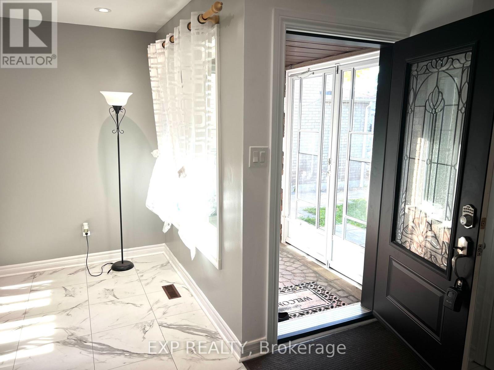 6074 Duford Drive, Mississauga (East Credit), Ontario  L5V 1A8 - Photo 12 - W12441642