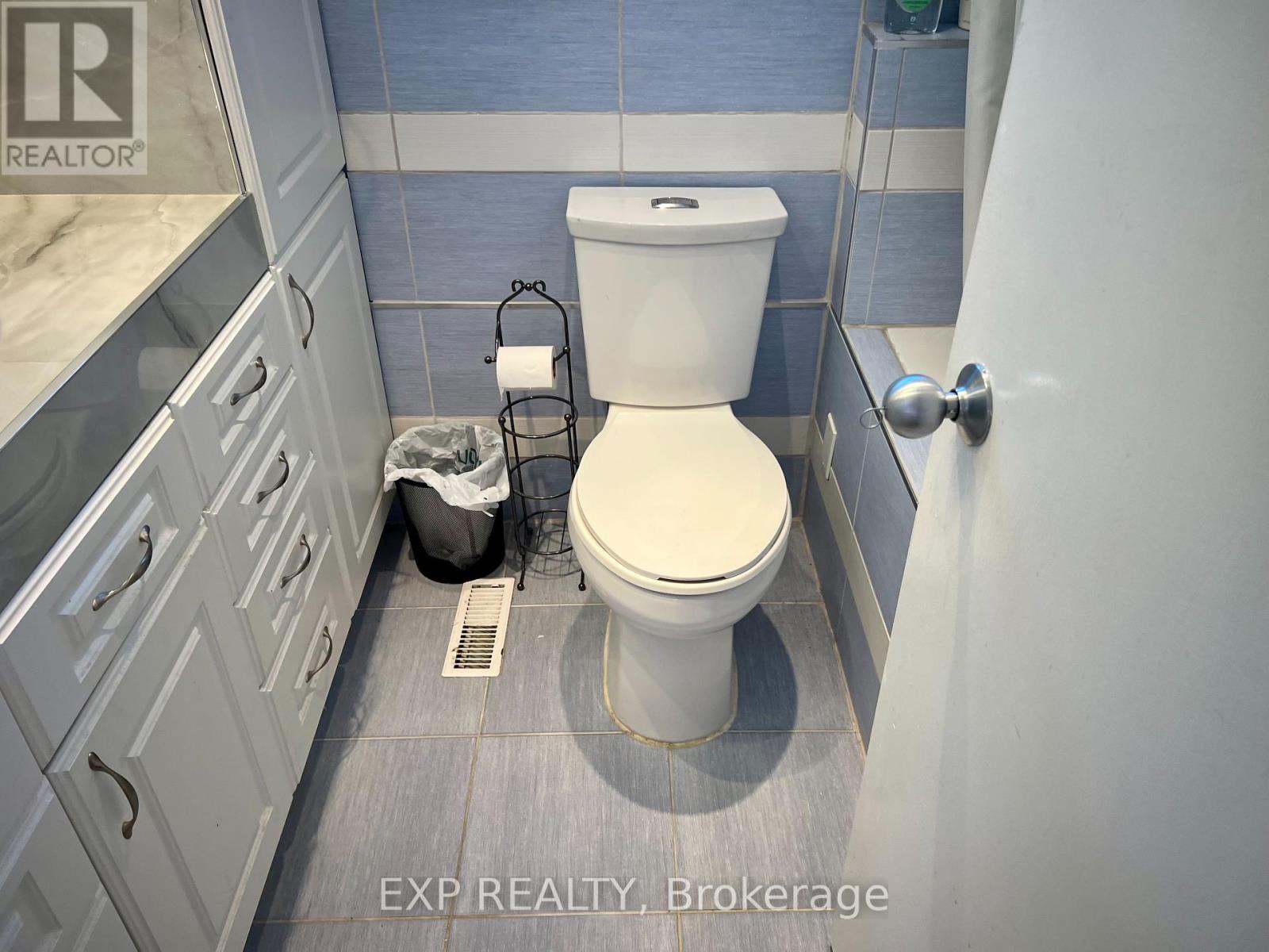 6074 Duford Drive, Mississauga (East Credit), Ontario  L5V 1A8 - Photo 25 - W12441642