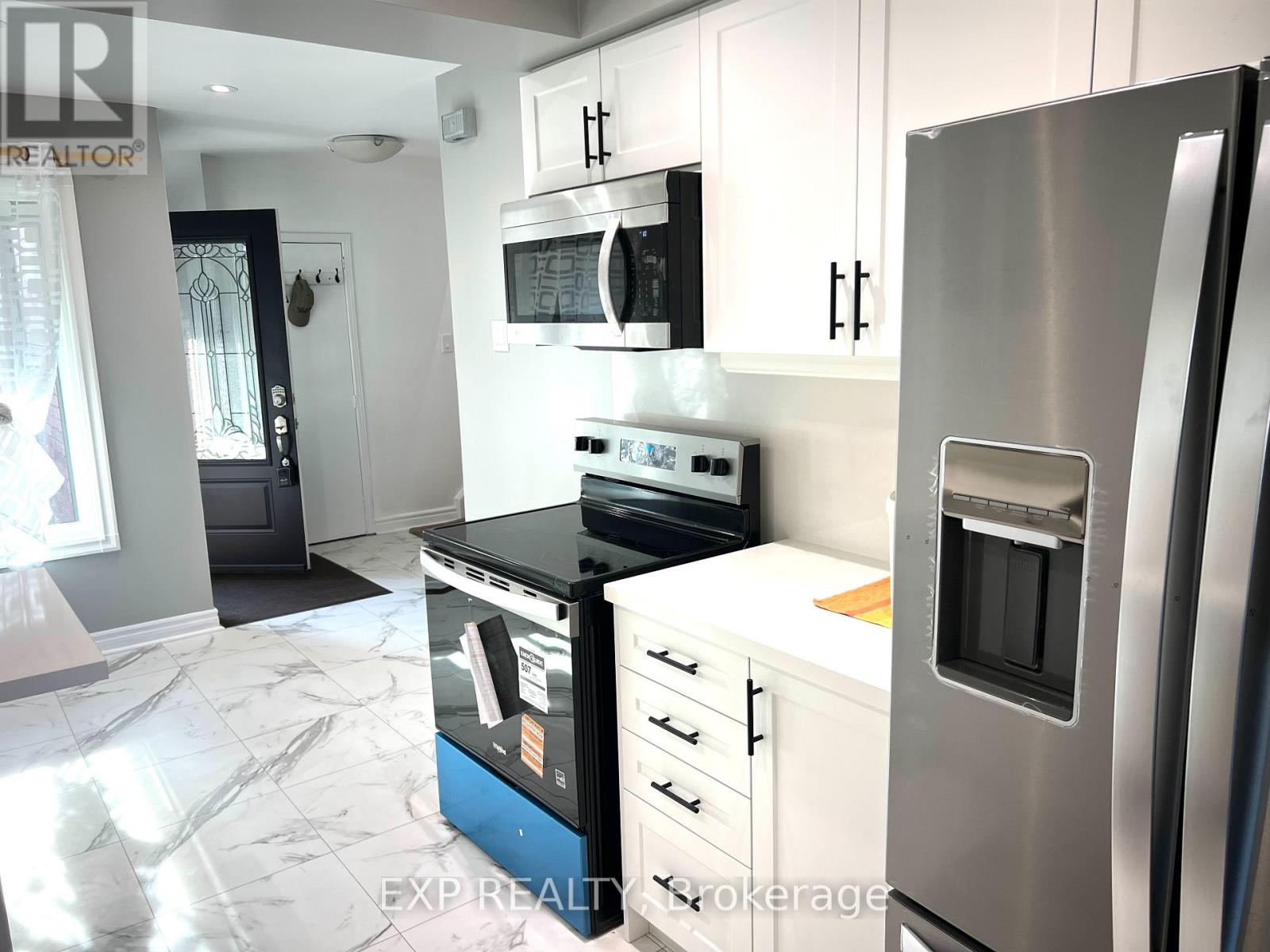 6074 Duford Drive, Mississauga (East Credit), Ontario  L5V 1A8 - Photo 6 - W12441642