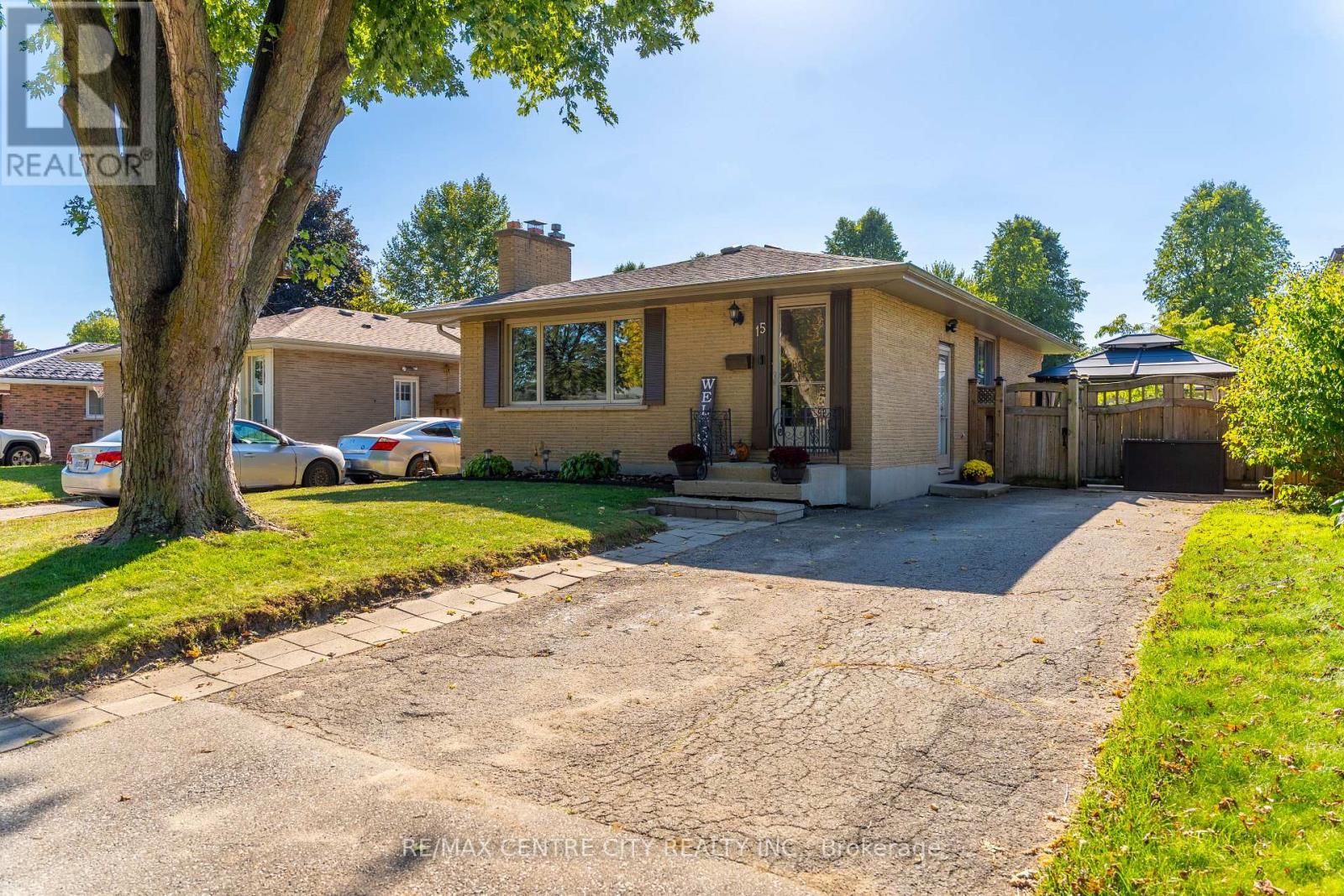 15 Frobisher Crescent, London East, Ontario  N5V 1G7 - Photo 1 - X12441683