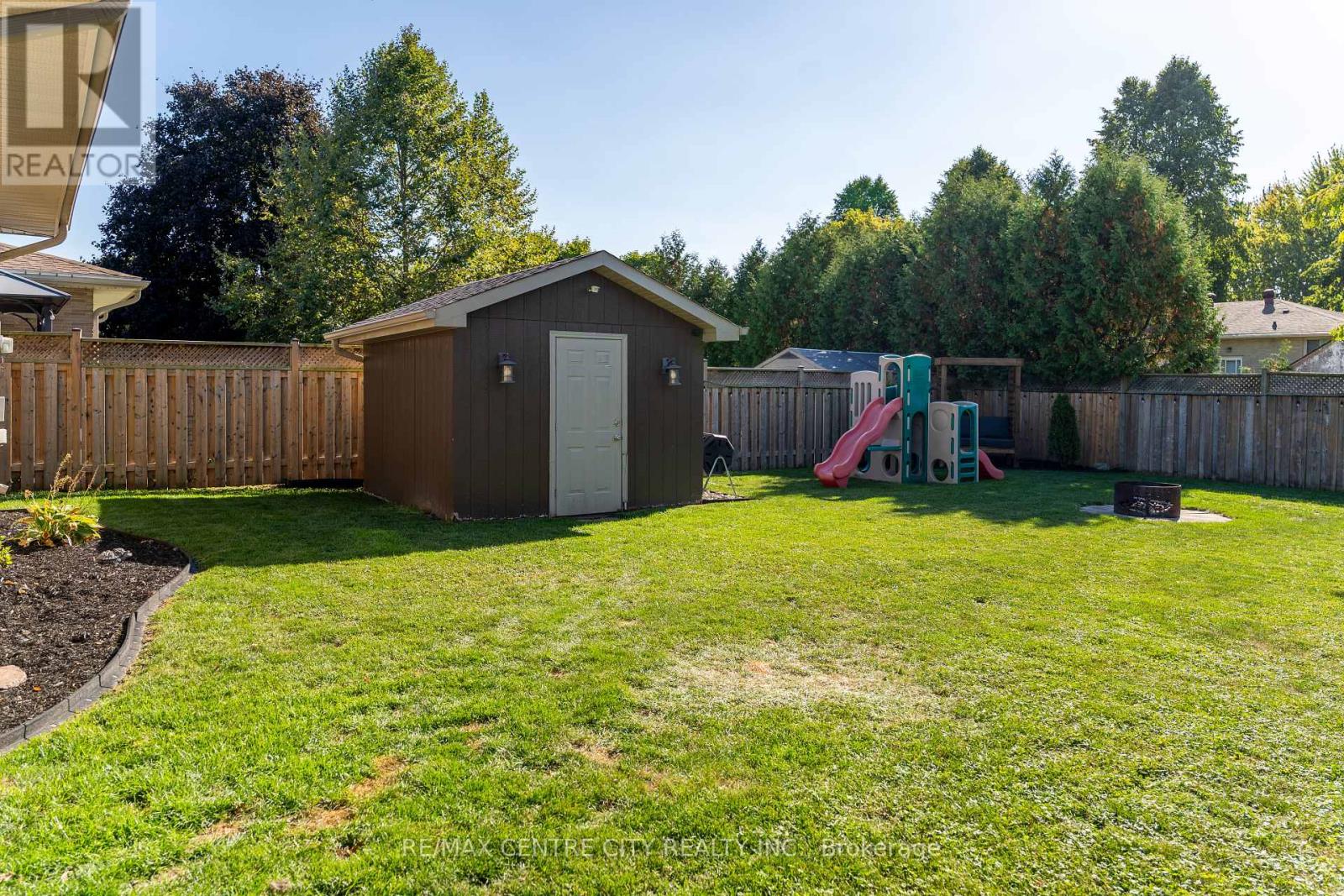 15 Frobisher Crescent, London East, Ontario  N5V 1G7 - Photo 10 - X12441683