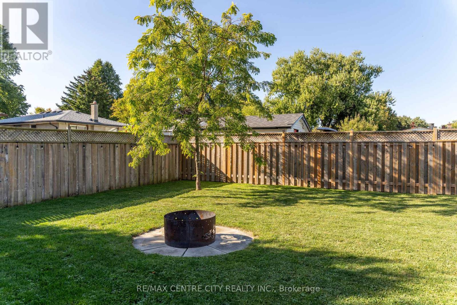 15 Frobisher Crescent, London East, Ontario  N5V 1G7 - Photo 12 - X12441683