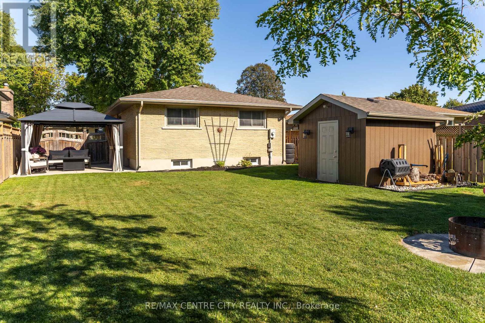 15 Frobisher Crescent, London East, Ontario  N5V 1G7 - Photo 14 - X12441683