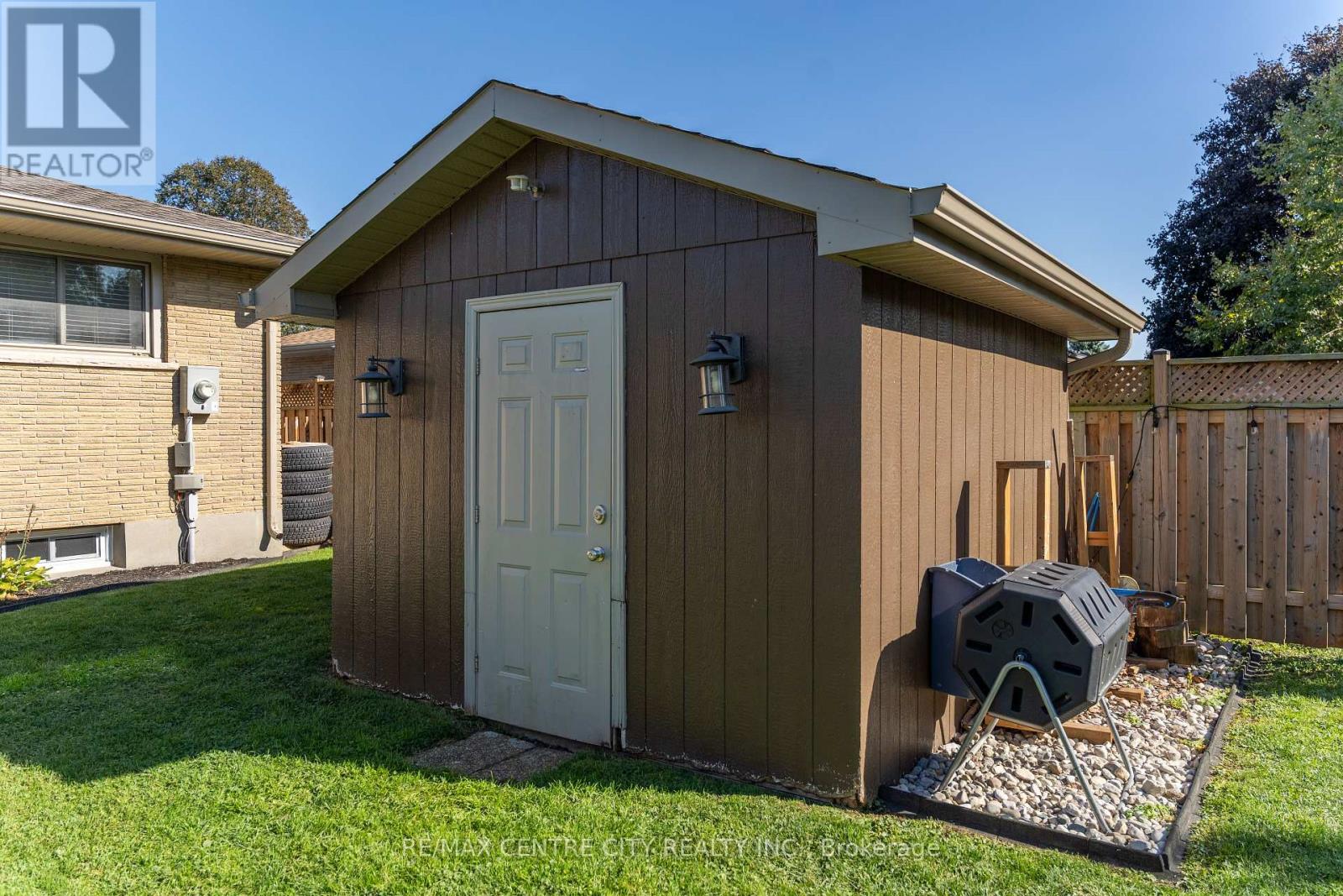 15 Frobisher Crescent, London East, Ontario  N5V 1G7 - Photo 15 - X12441683