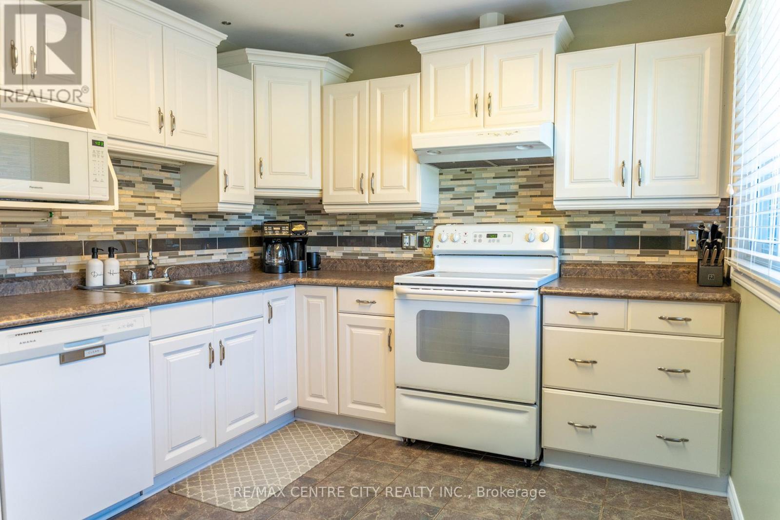 15 Frobisher Crescent, London East, Ontario  N5V 1G7 - Photo 17 - X12441683