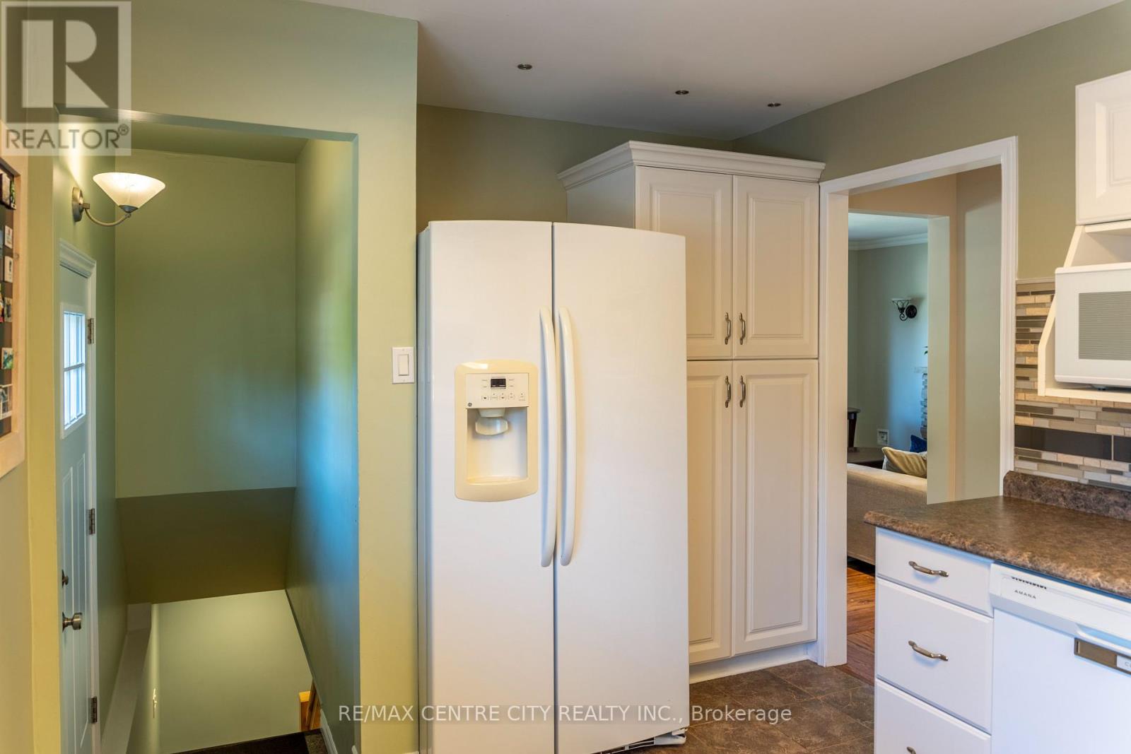 15 Frobisher Crescent, London East, Ontario  N5V 1G7 - Photo 19 - X12441683