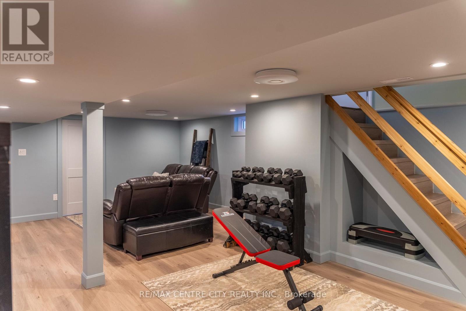 15 Frobisher Crescent, London East, Ontario  N5V 1G7 - Photo 39 - X12441683