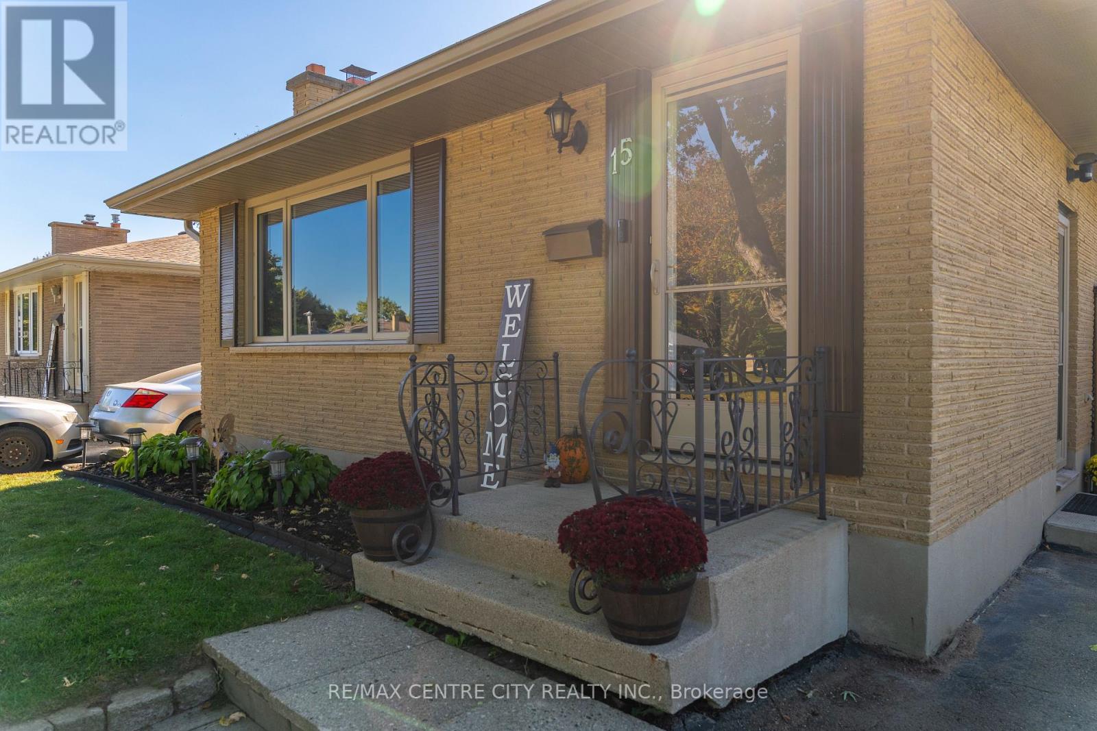 15 Frobisher Crescent, London East, Ontario  N5V 1G7 - Photo 4 - X12441683