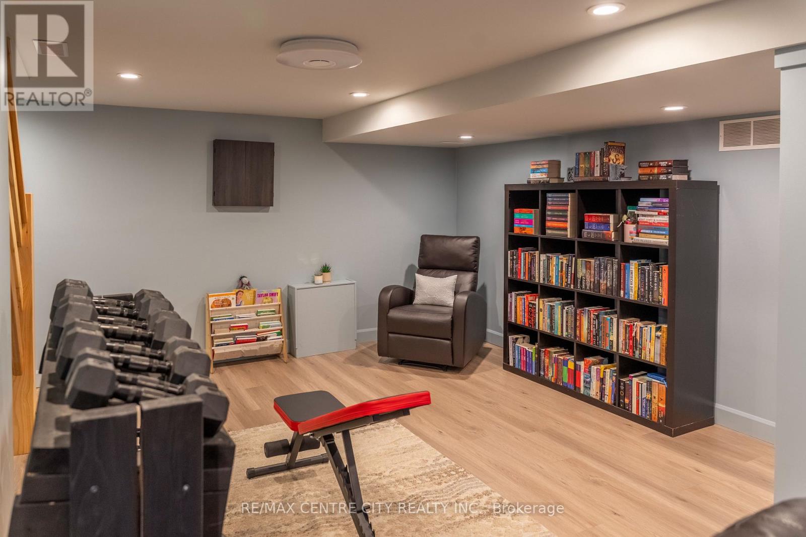 15 Frobisher Crescent, London East, Ontario  N5V 1G7 - Photo 40 - X12441683