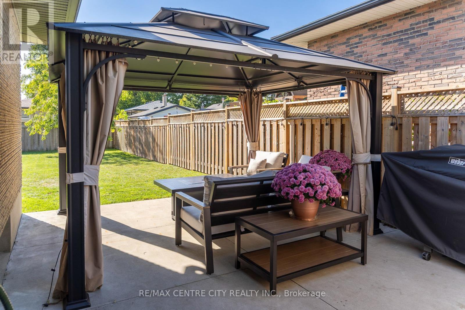 15 Frobisher Crescent, London East, Ontario  N5V 1G7 - Photo 5 - X12441683