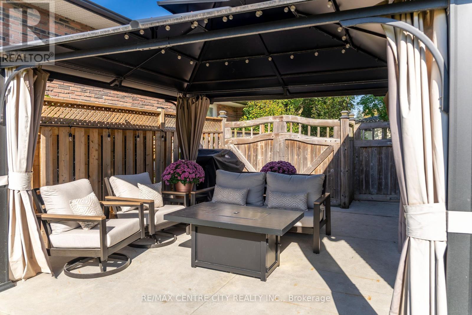 15 Frobisher Crescent, London East, Ontario  N5V 1G7 - Photo 6 - X12441683