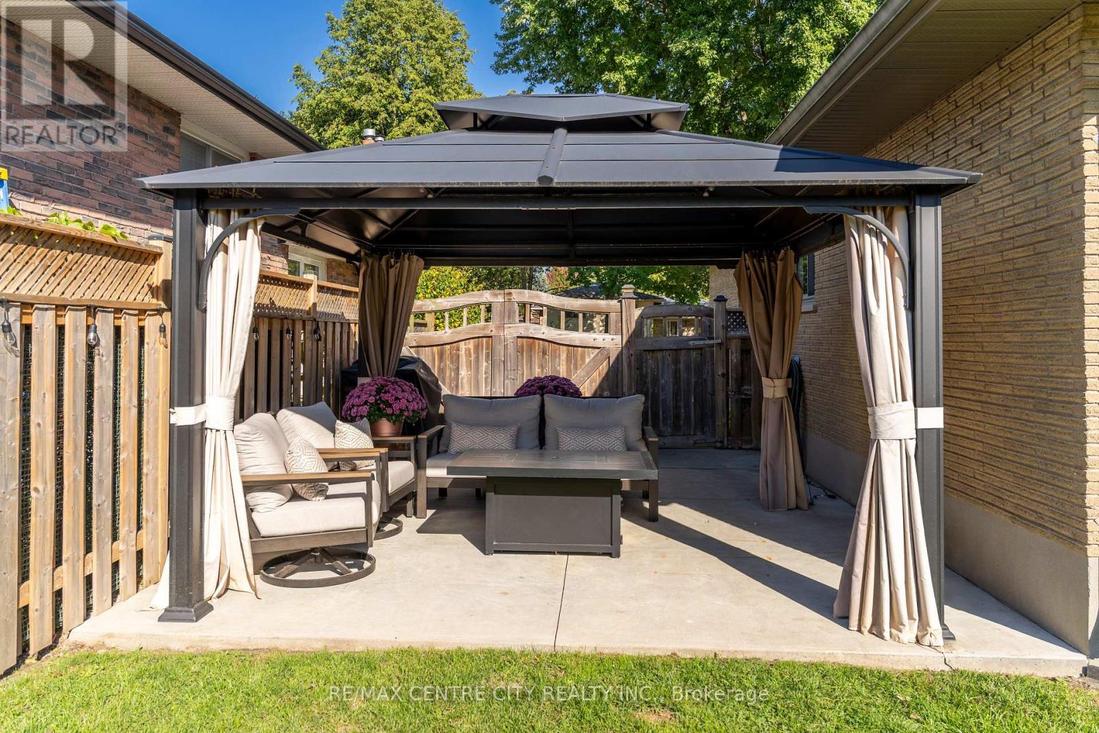 15 Frobisher Crescent, London East, Ontario  N5V 1G7 - Photo 7 - X12441683
