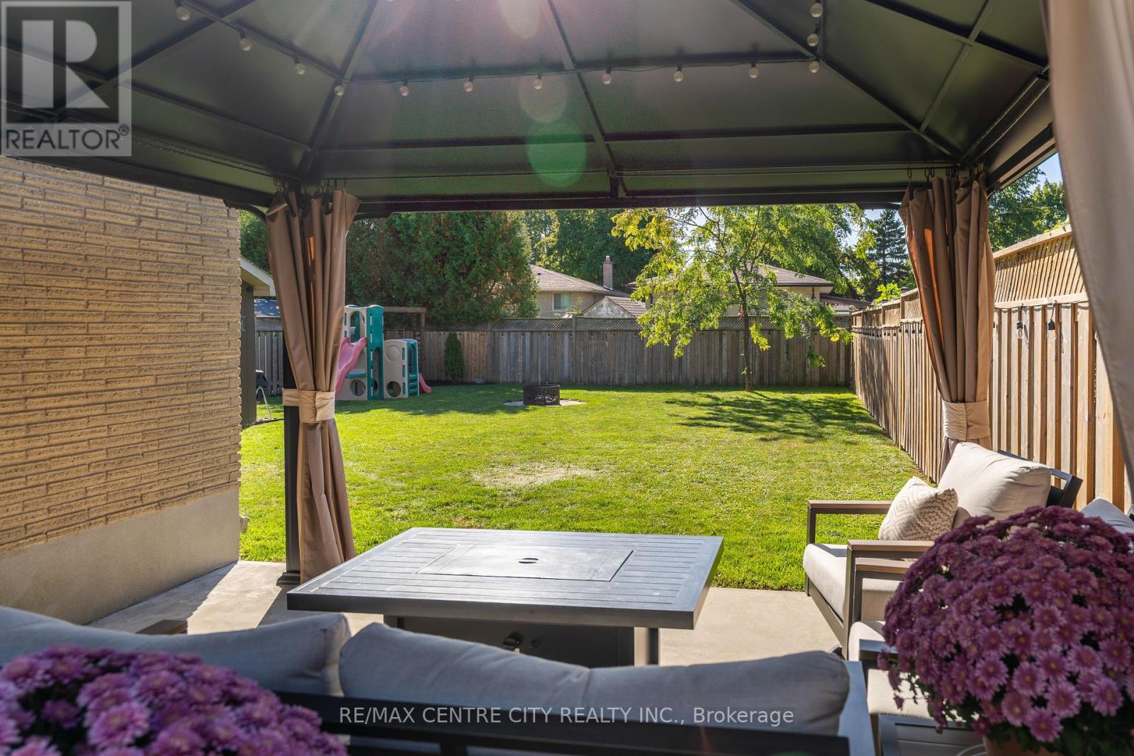 15 Frobisher Crescent, London East, Ontario  N5V 1G7 - Photo 9 - X12441683