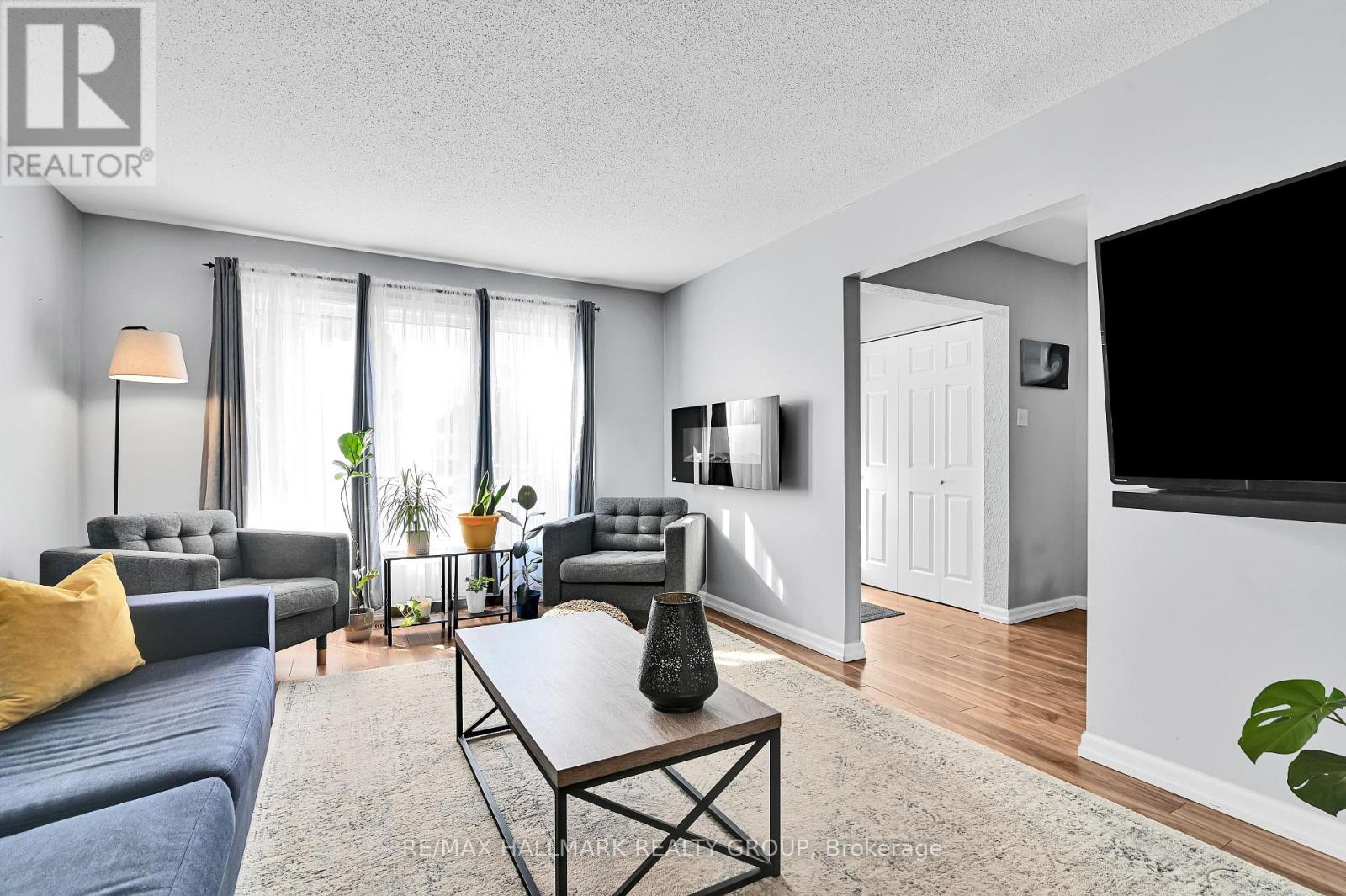 53 - 21 Midland Crescent, Ottawa, Ontario  K2H 8P6 - Photo 3 - X12441668